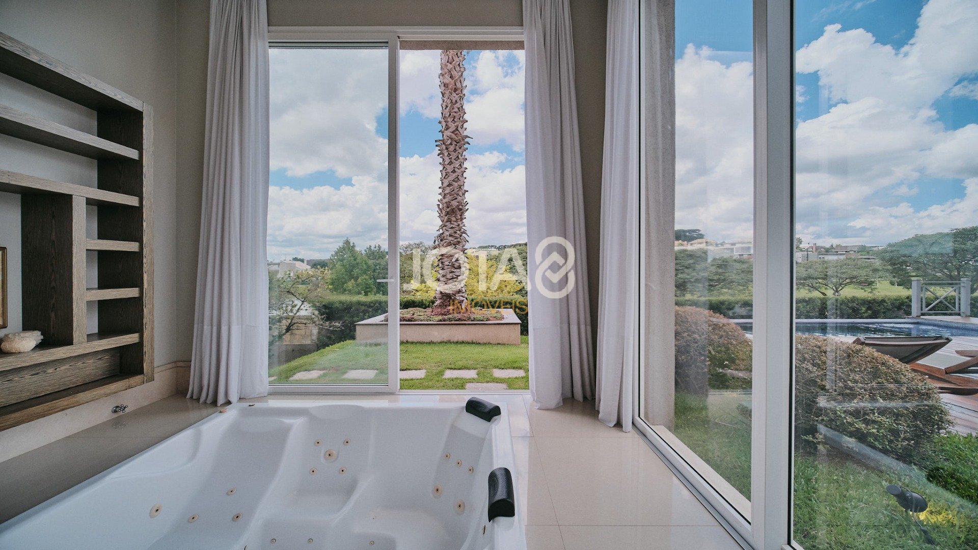 MAJESTOSA CASA NO ALPHAVILLE GRACIOSA ARAUCÁRIA