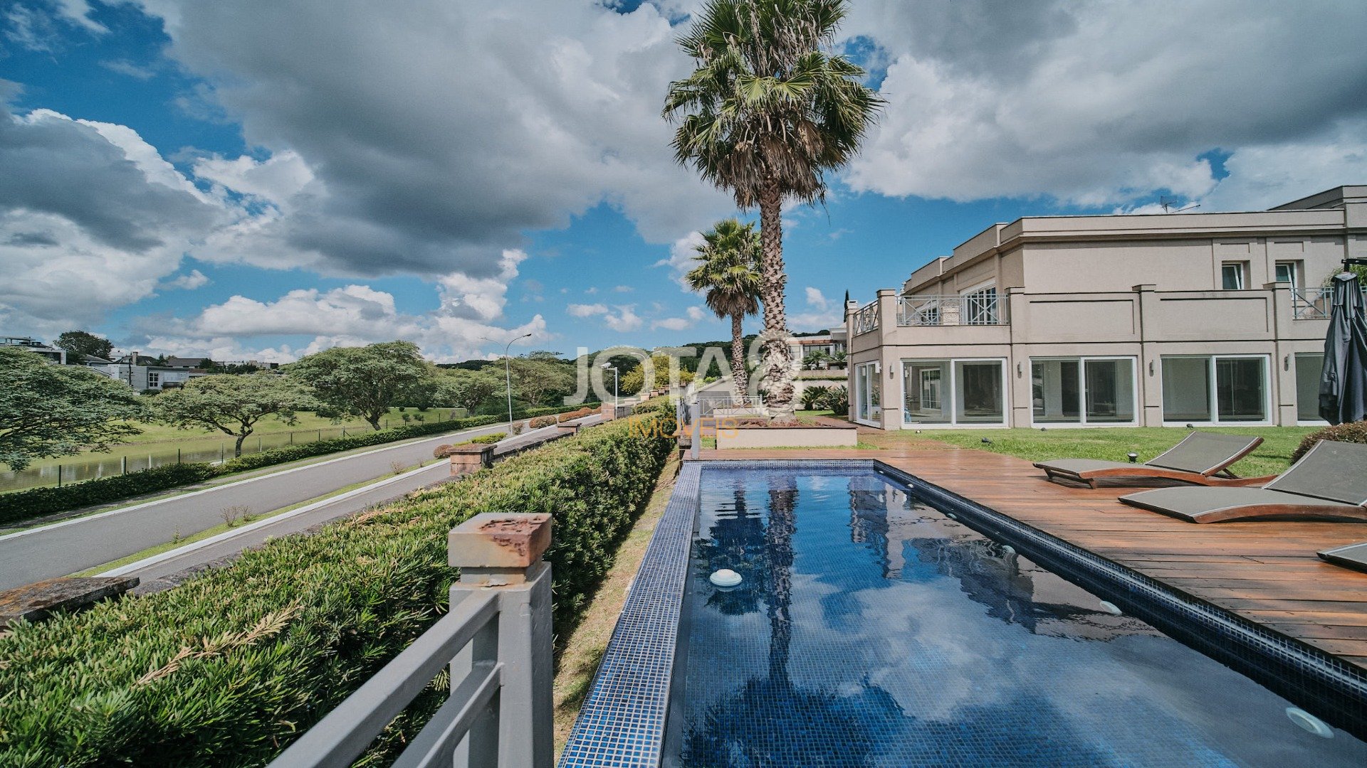 MAJESTOSA CASA NO ALPHAVILLE GRACIOSA ARAUCÁRIA