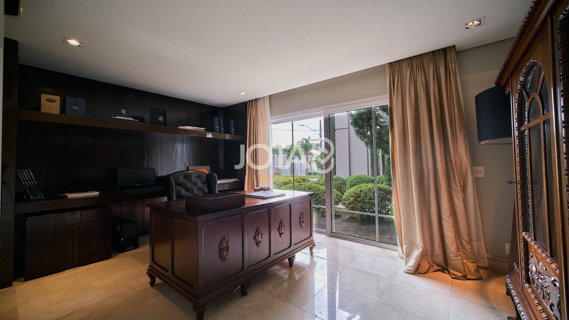 MAJESTOSA CASA NO ALPHAVILLE GRACIOSA ARAUCÁRIA