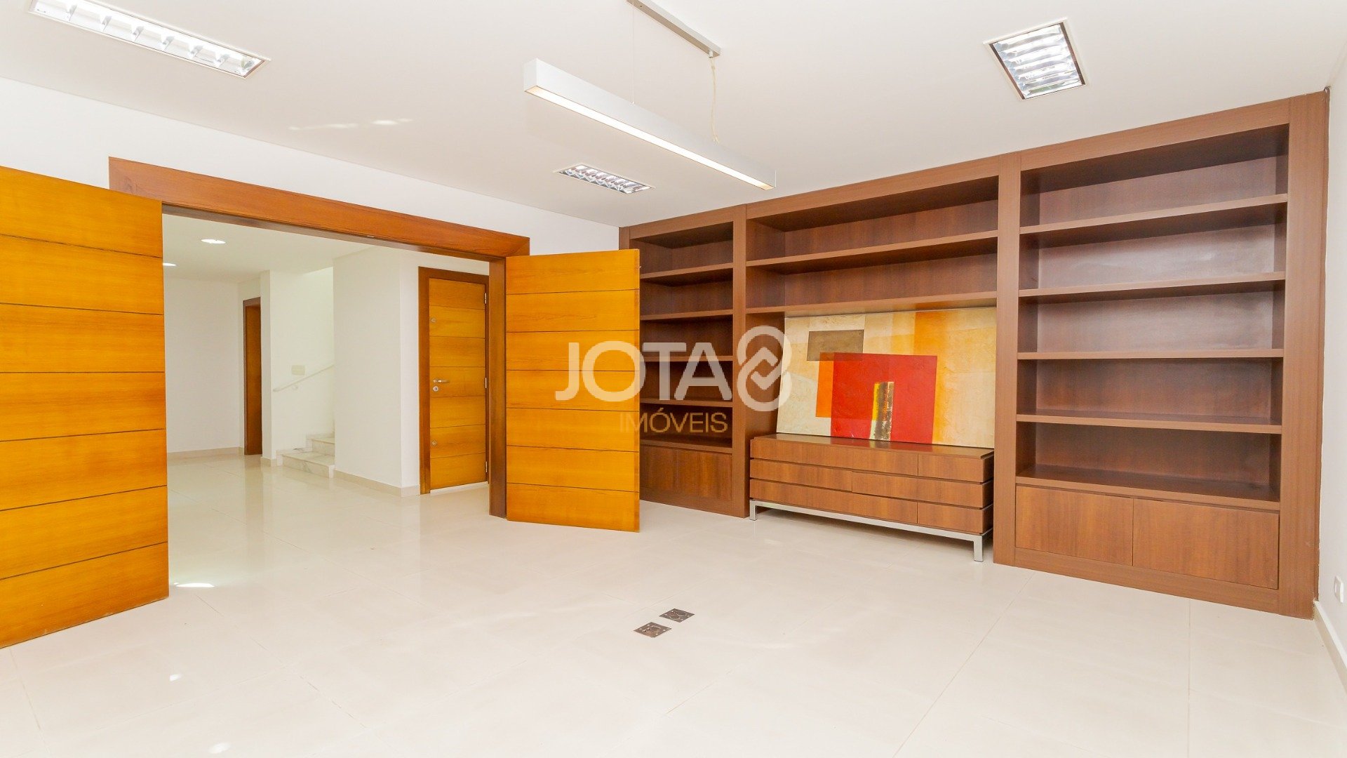 EXCELENTE CASA COMERCIAL NO ÁGUA VERDE