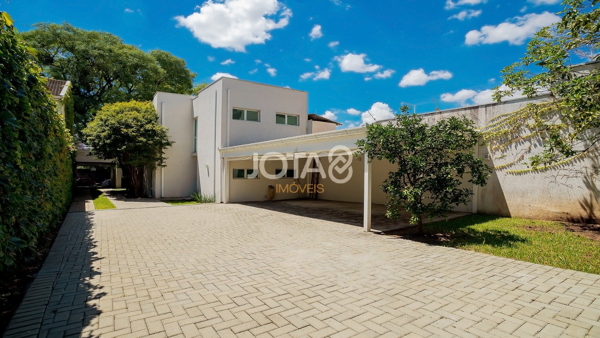 EXCELENTE CASA COMERCIAL NO ÁGUA VERDE