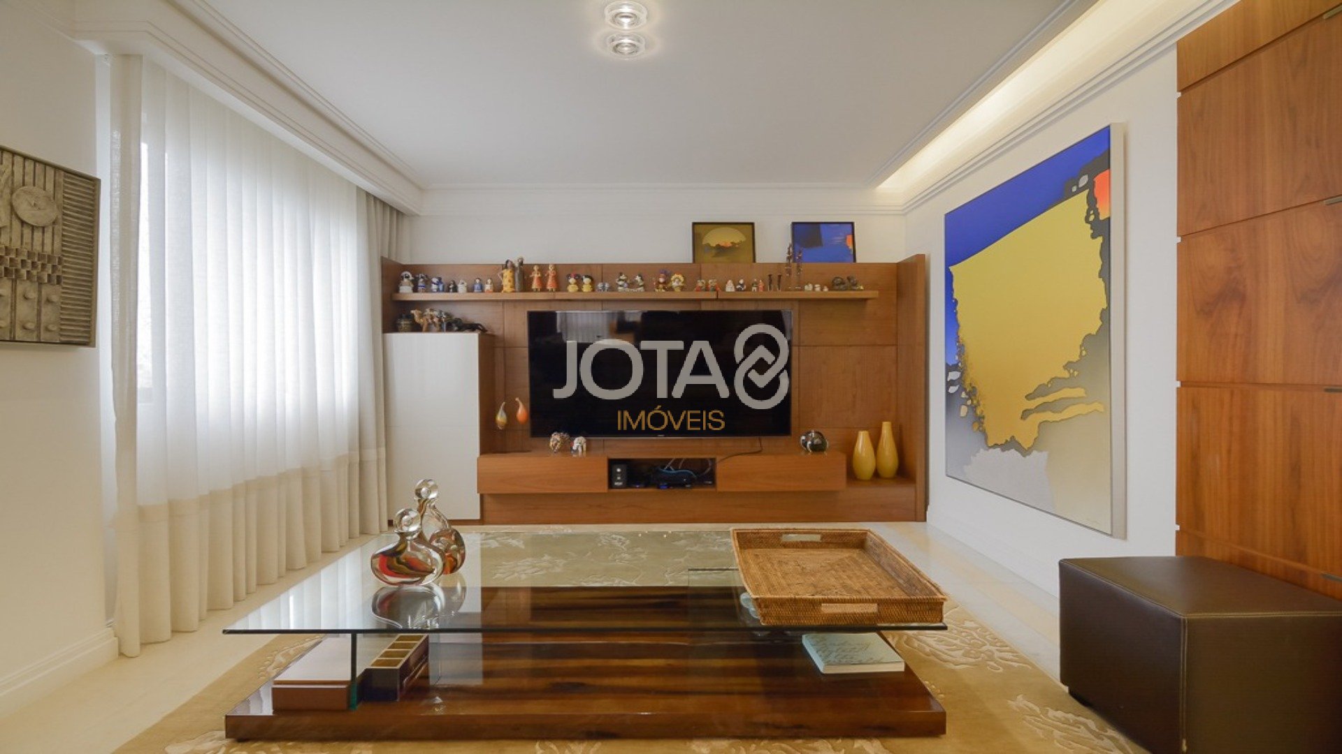 APARTAMENTO MOBILIADO EM FRENTE A PRAÇA DO JAPÃO