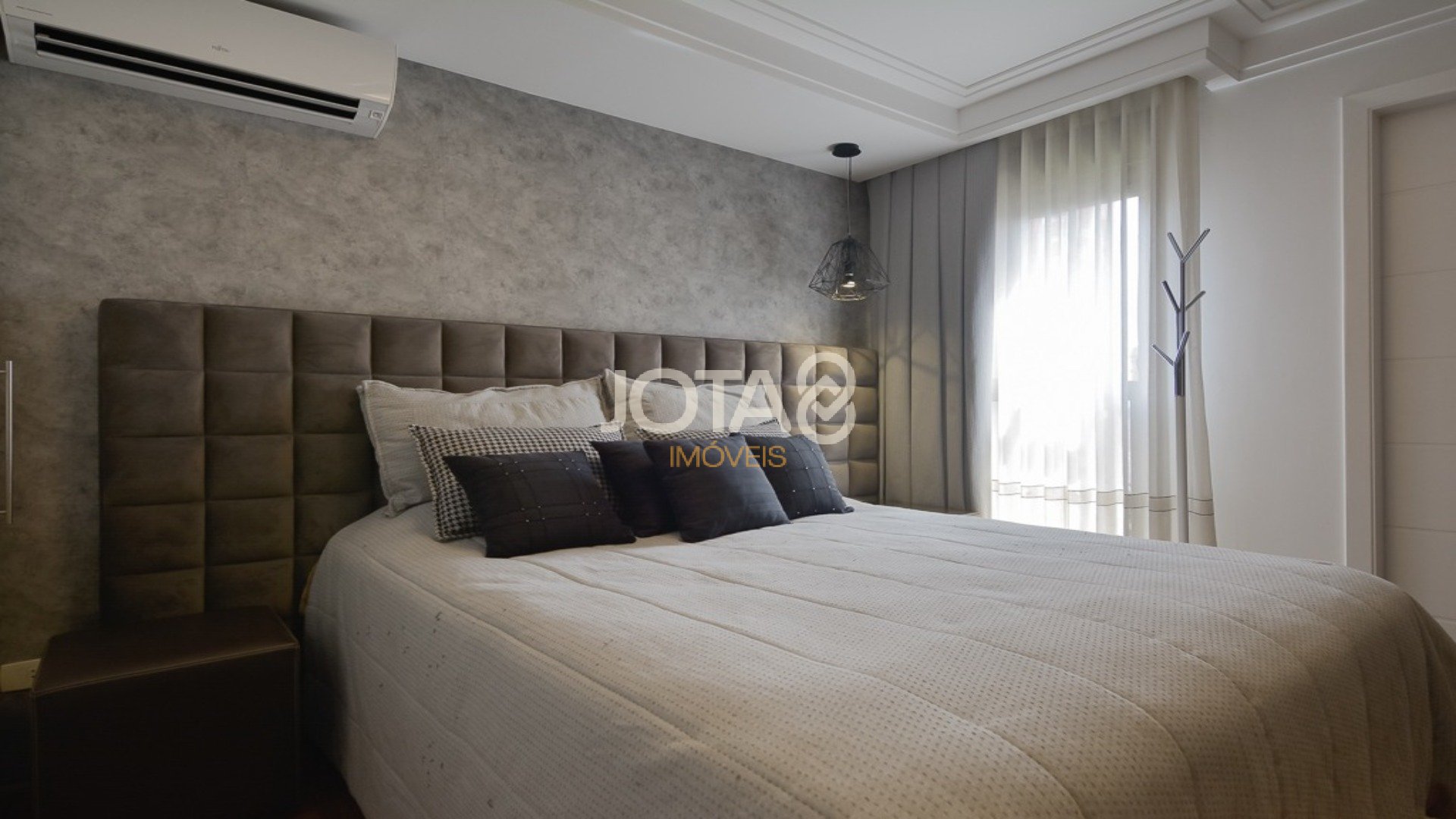 APARTAMENTO MOBILIADO EM FRENTE A PRAÇA DO JAPÃO