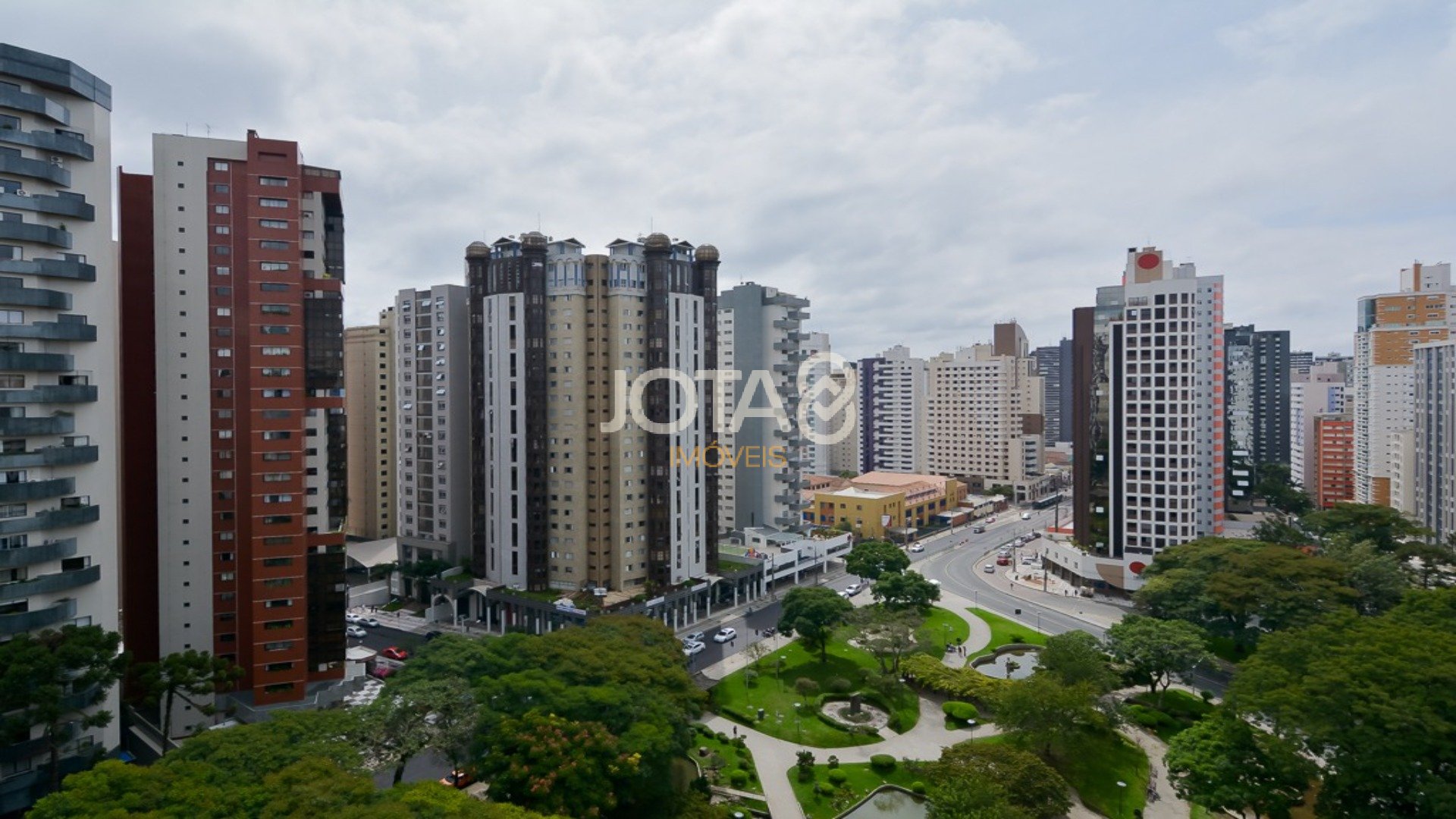APARTAMENTO MOBILIADO EM FRENTE A PRAÇA DO JAPÃO