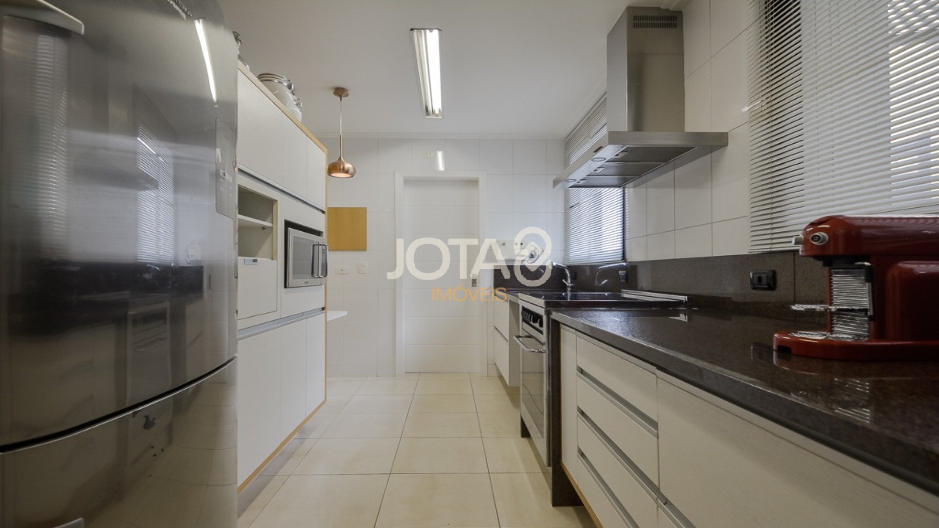 APARTAMENTO MOBILIADO EM FRENTE A PRAÇA DO JAPÃO