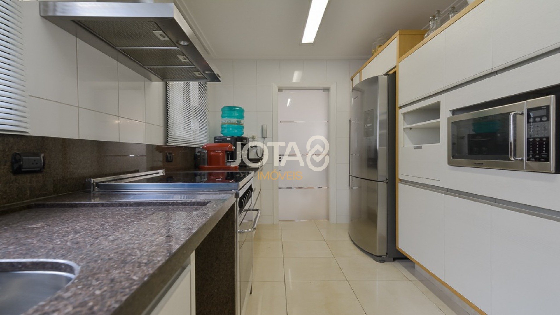 APARTAMENTO MOBILIADO EM FRENTE A PRAÇA DO JAPÃO
