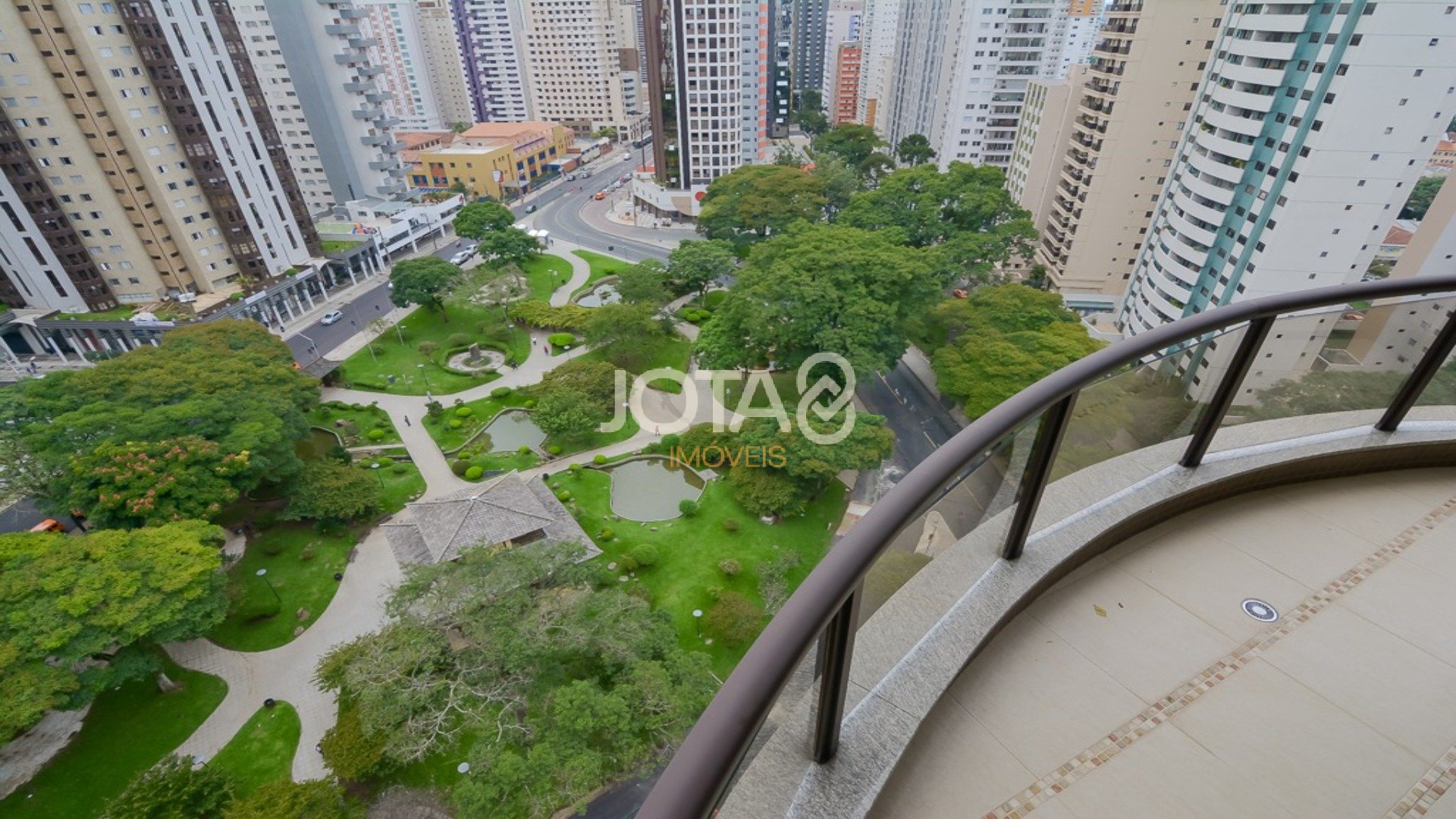 APARTAMENTO MOBILIADO EM FRENTE A PRAÇA DO JAPÃO