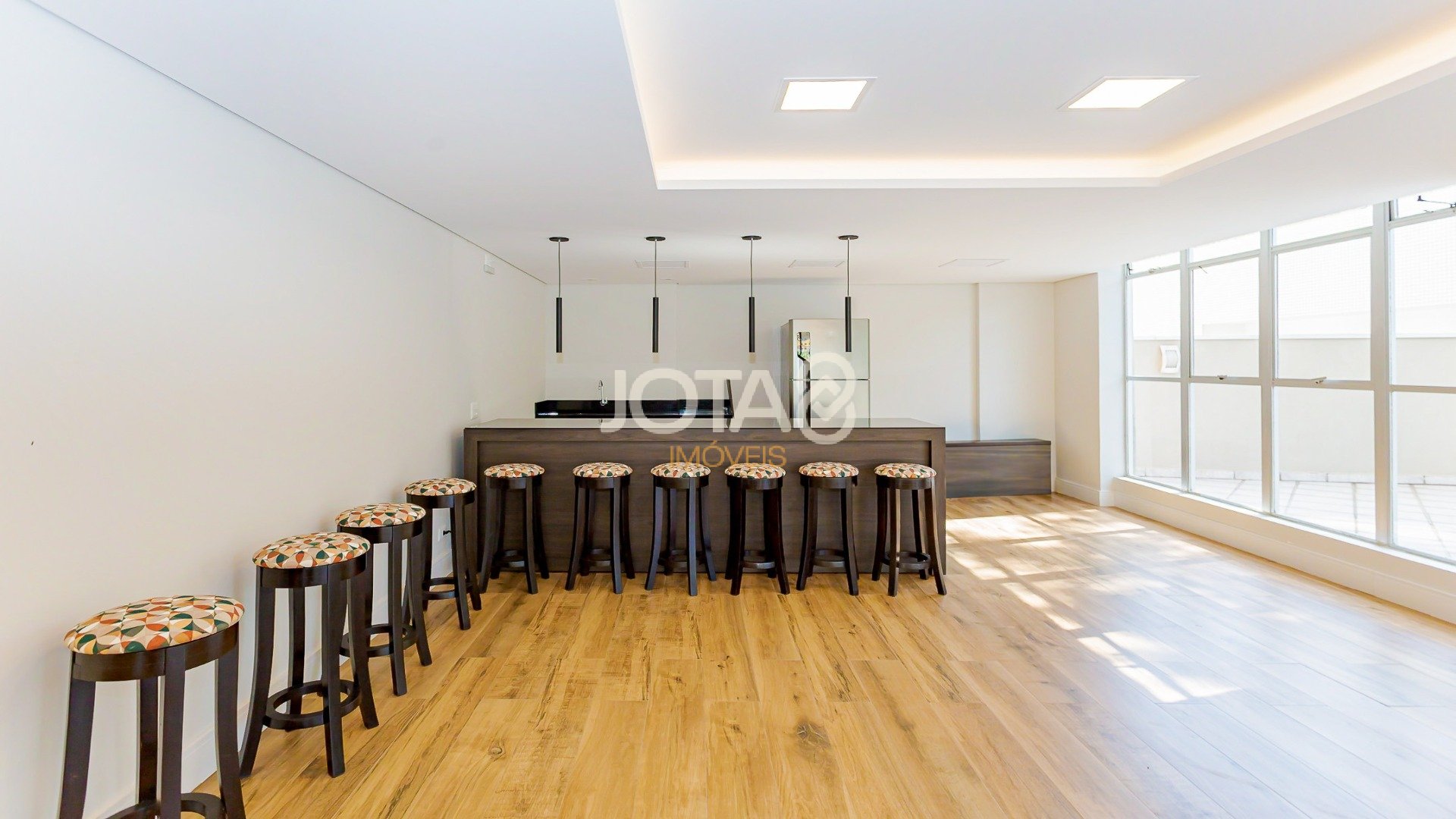 APARTAMENTO ANDAR ALTO E VISTA DEFINIDA