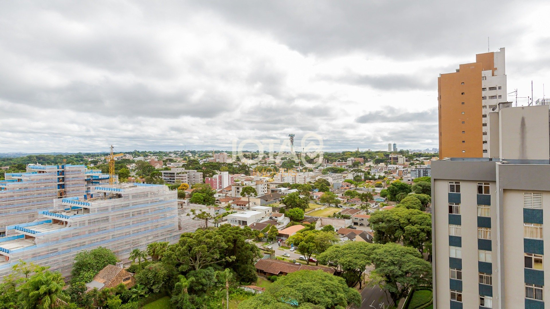 APARTAMENTO ANDAR ALTO E VISTA DEFINIDA