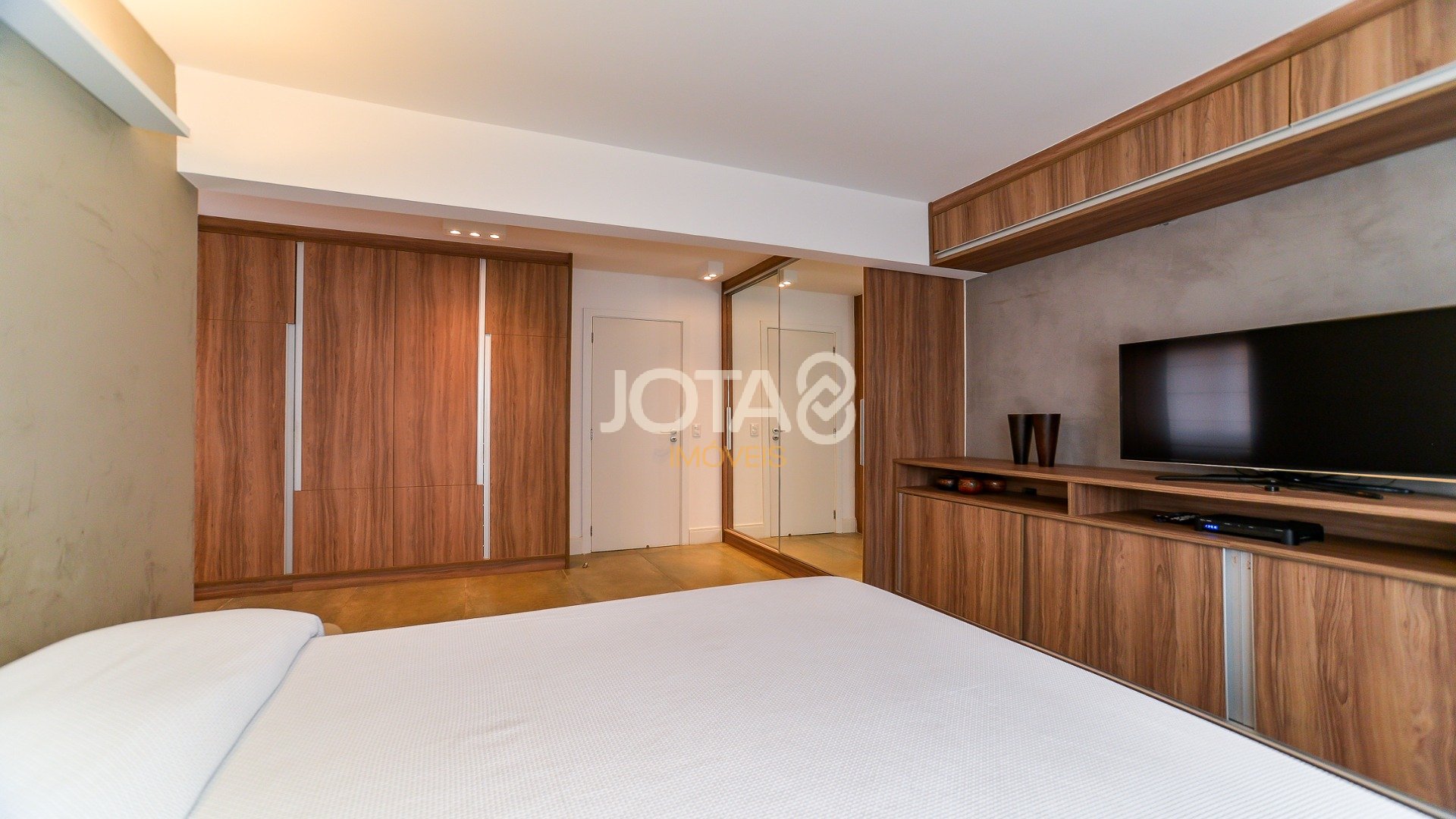 APARTAMENTO REFORMADO NO AHÚ