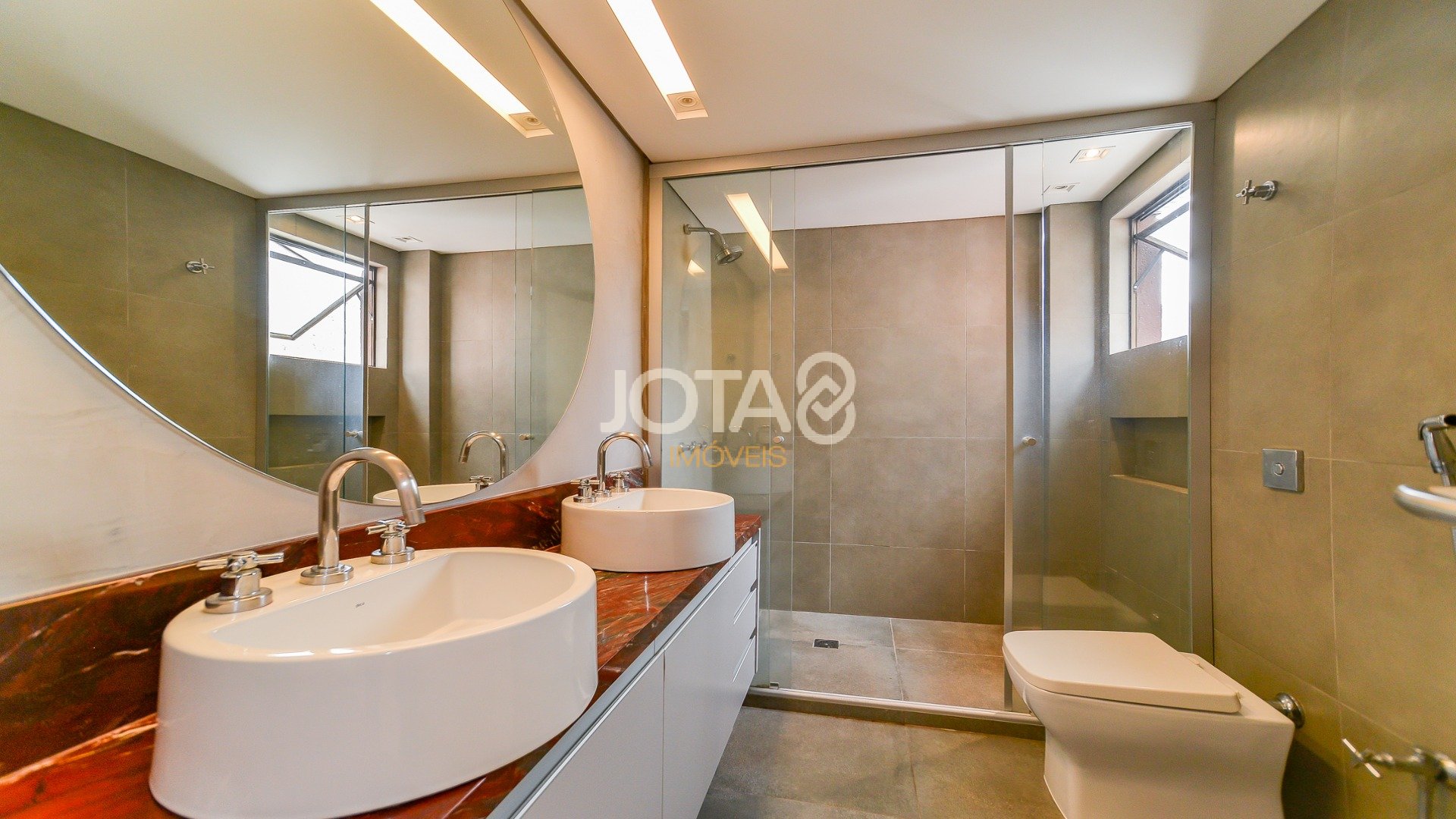 APARTAMENTO REFORMADO NO AHÚ