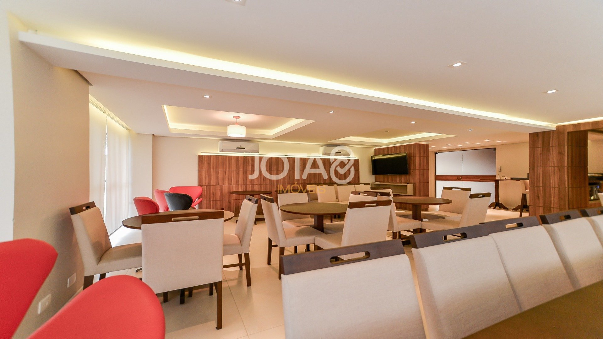 APARTAMENTO REFORMADO NO AHÚ