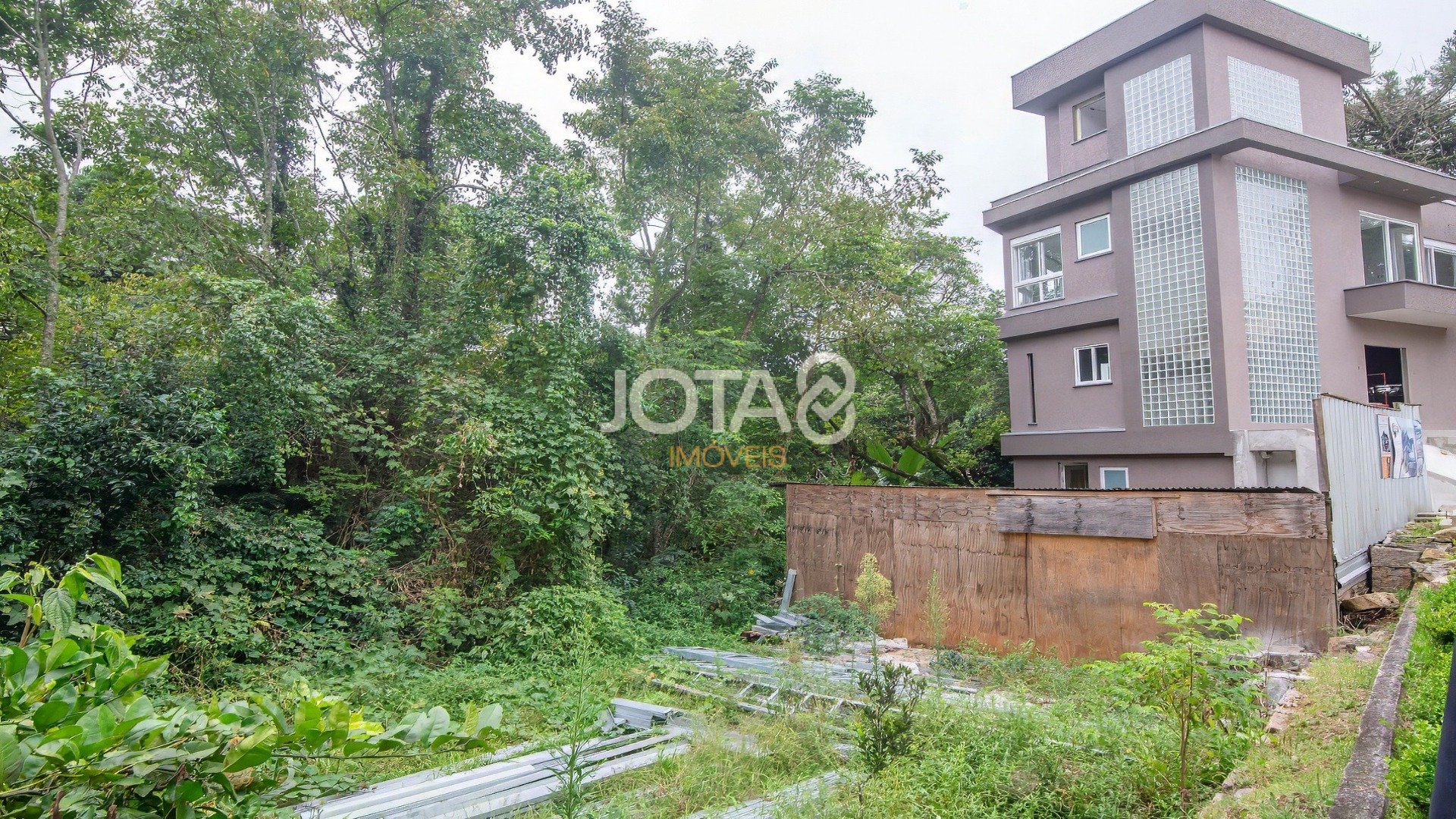 TERRENO EXCLUSIVO EM CONDOMÍNIO FECHADO - PRÓXIMO AO PARQUE BARIGUI