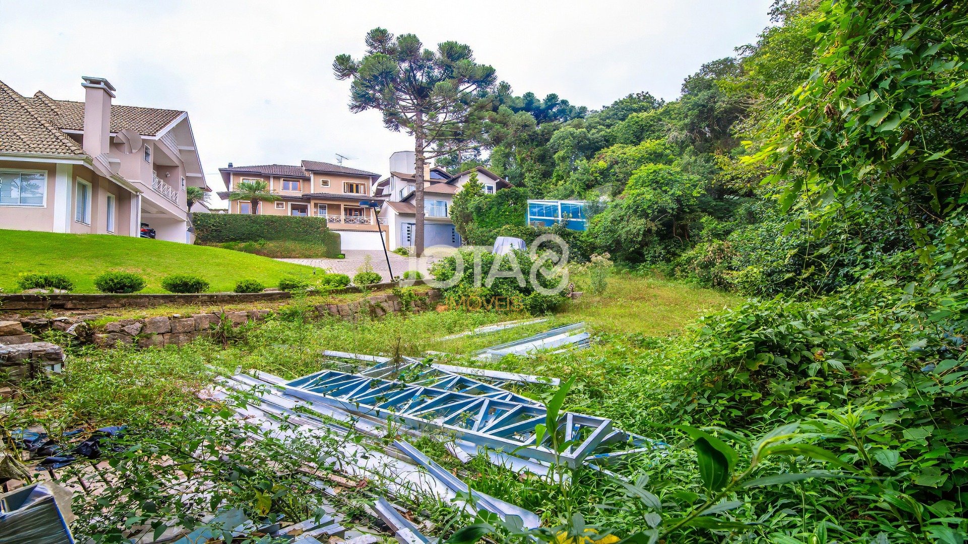 TERRENO EXCLUSIVO EM CONDOMÍNIO FECHADO - PRÓXIMO AO PARQUE BARIGUI