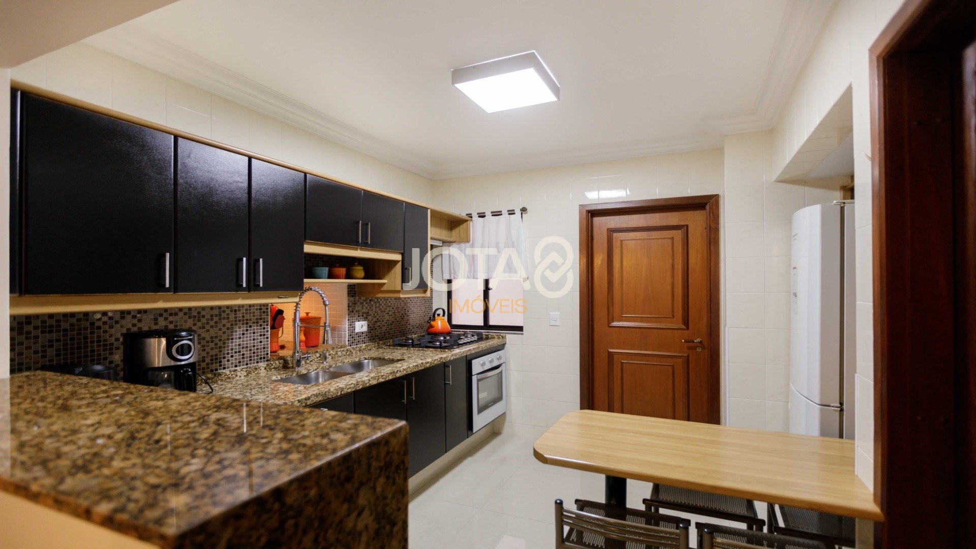 APARTAMENTO EM FRENTE À PIEGEL COM 3 DORMITÓRIOS