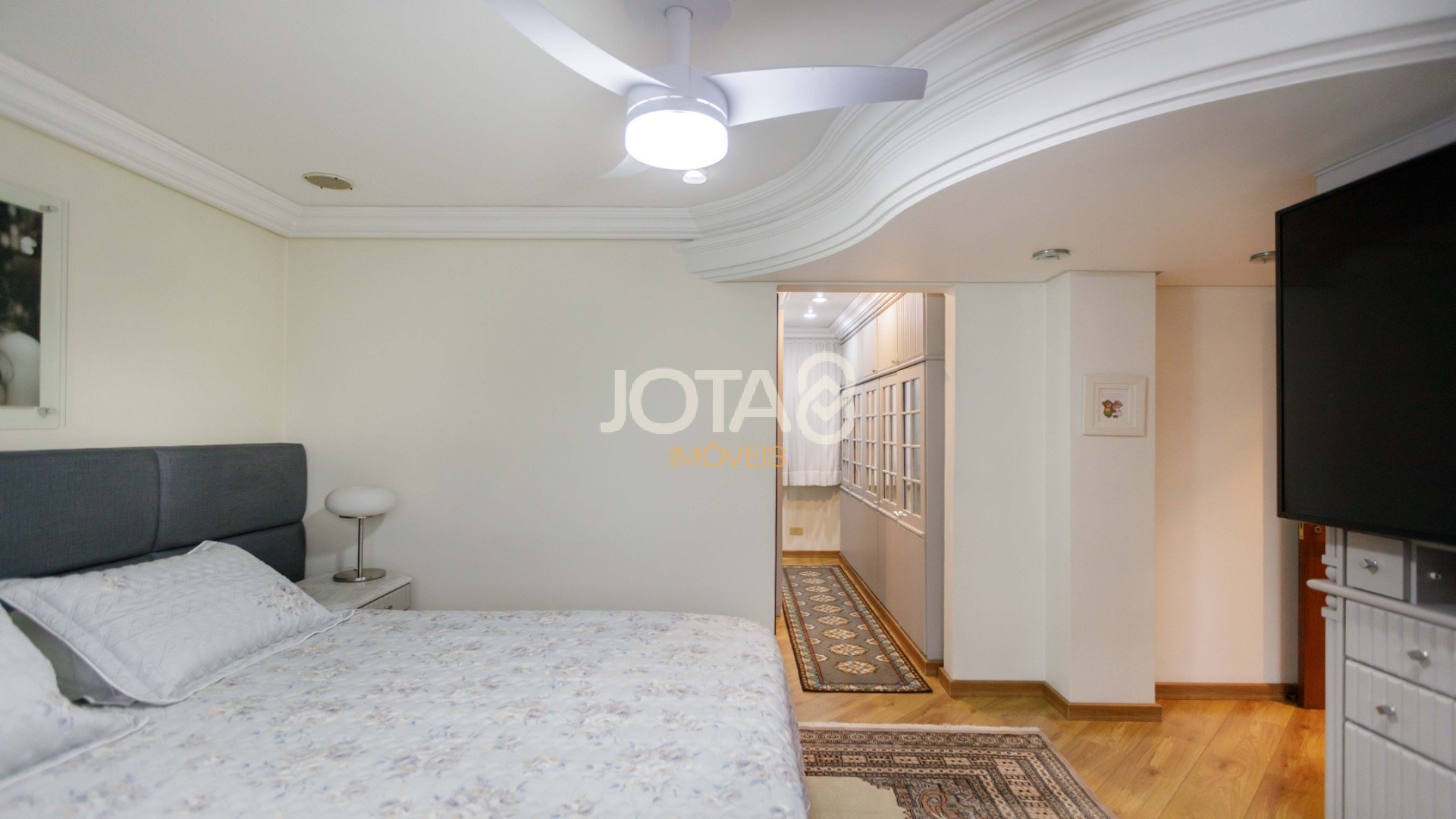 APARTAMENTO EM FRENTE À PIEGEL COM 3 DORMITÓRIOS