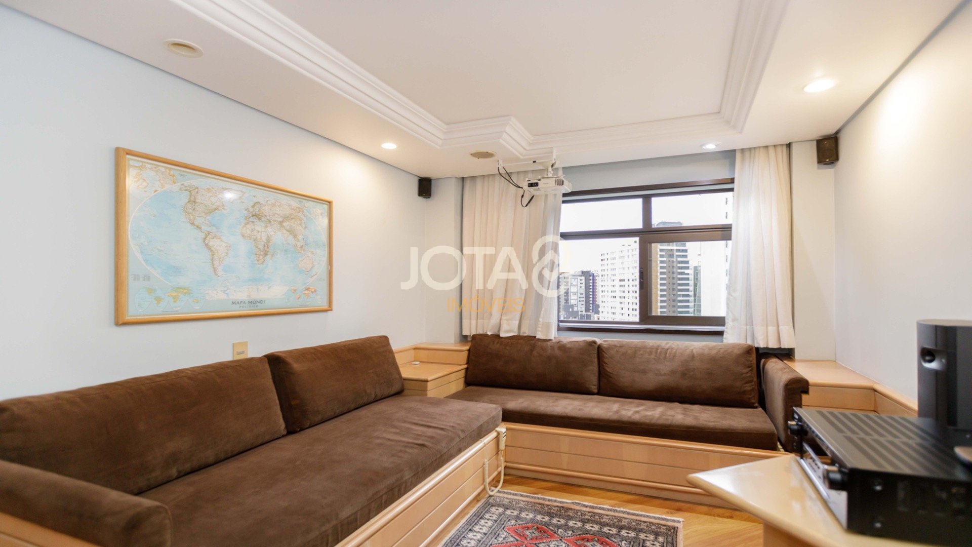 APARTAMENTO EM FRENTE À PIEGEL COM 3 DORMITÓRIOS