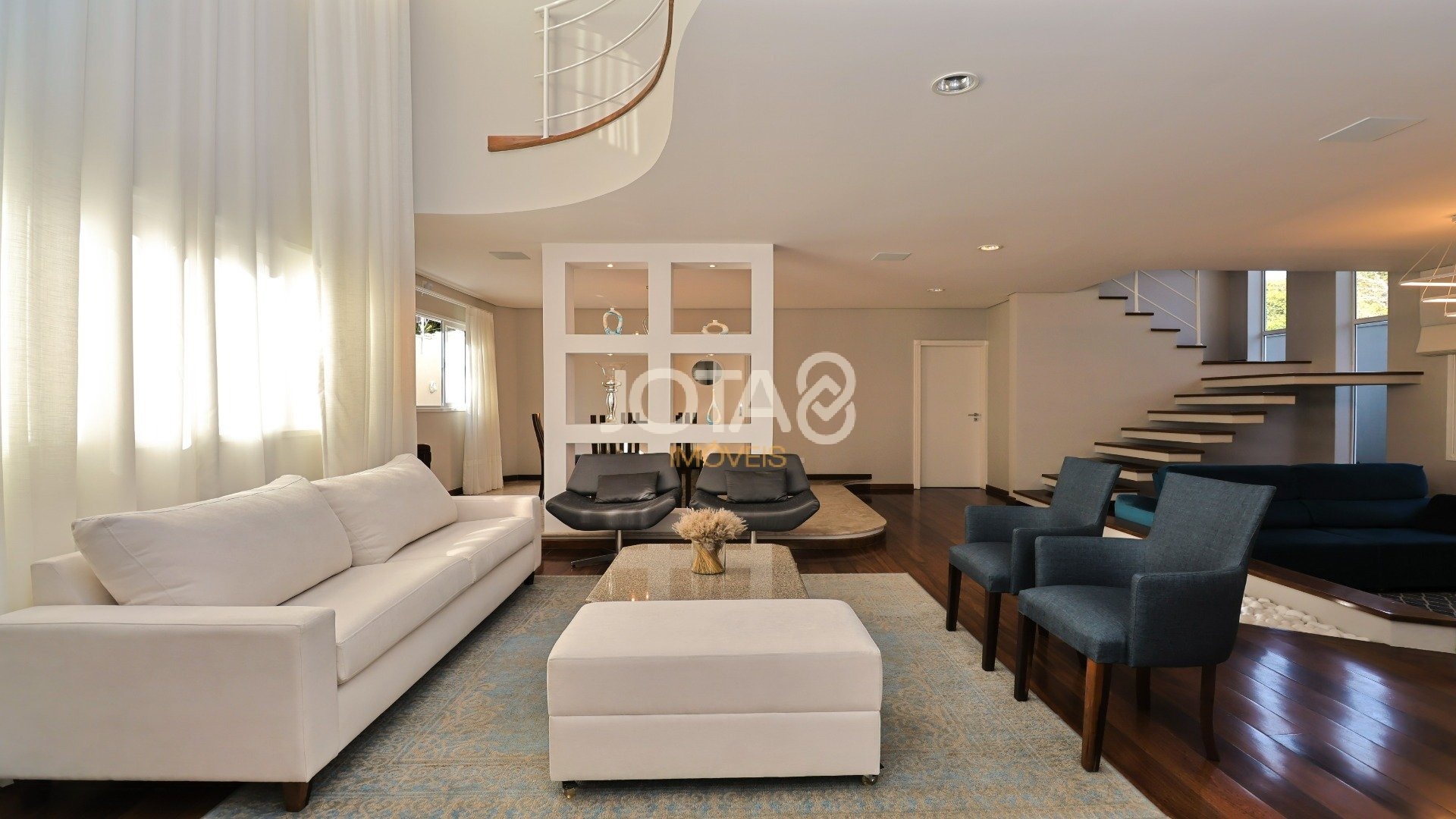 CASA 4 SUITES EM FRENTE AO PARQUE BARIGUI