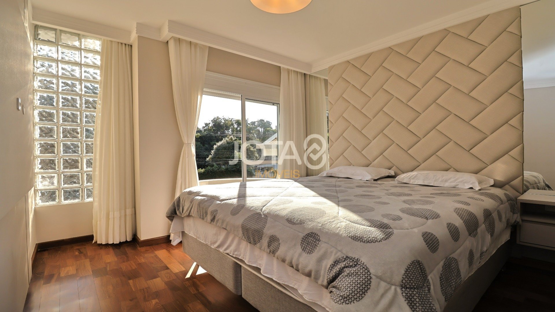 CASA 4 SUITES EM FRENTE AO PARQUE BARIGUI