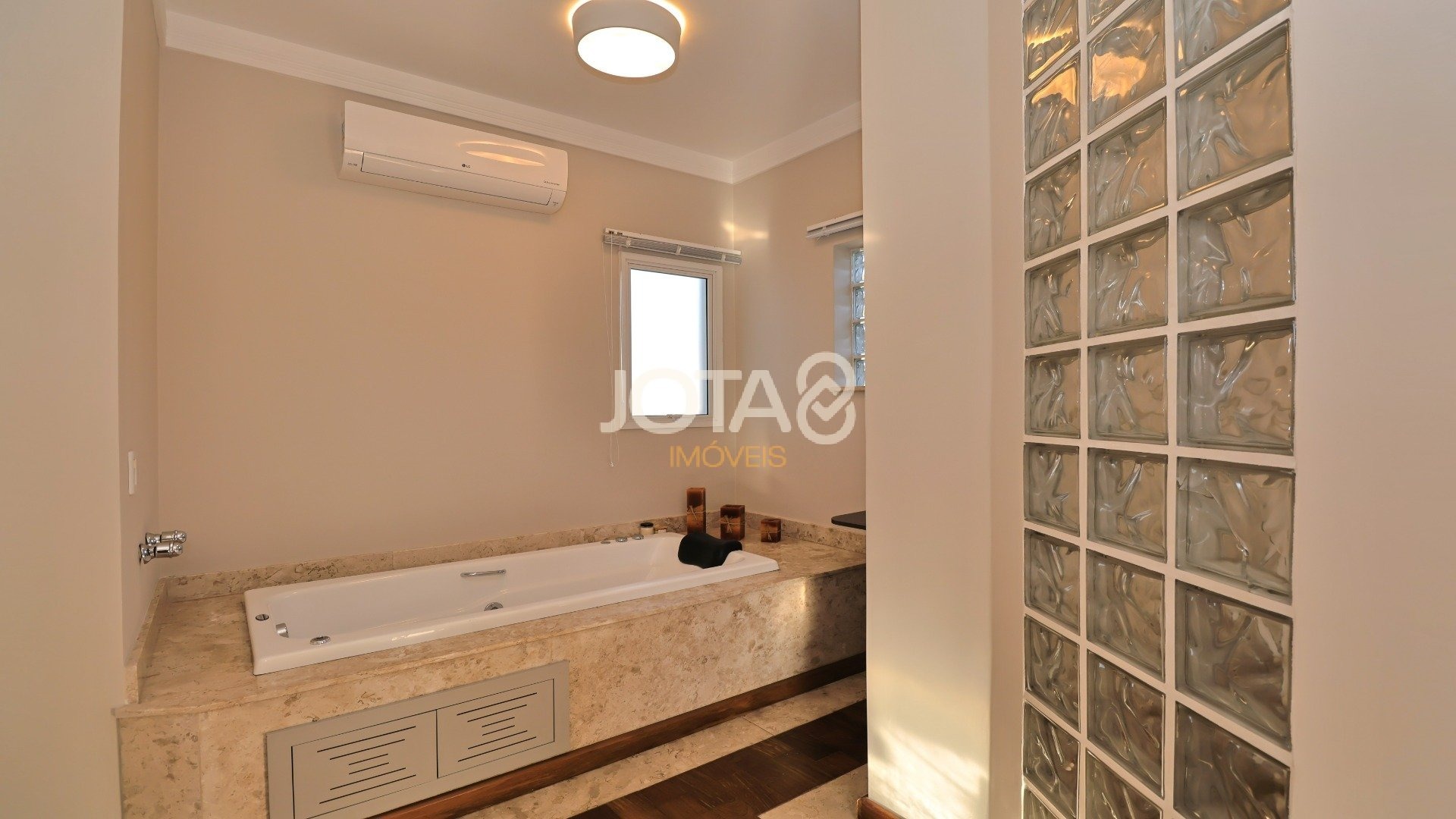 CASA 4 SUITES EM FRENTE AO PARQUE BARIGUI