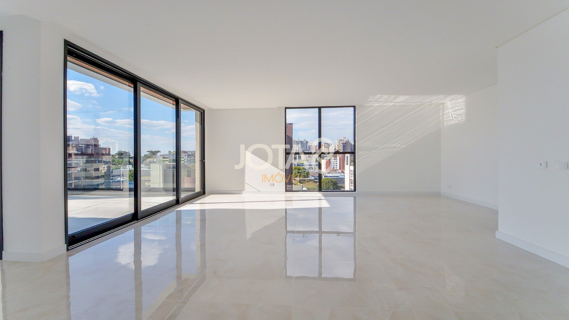 COBERTURA DUPLEX NOVA 4 SUÍTES 4 VAGAS BAIRRO BATEL