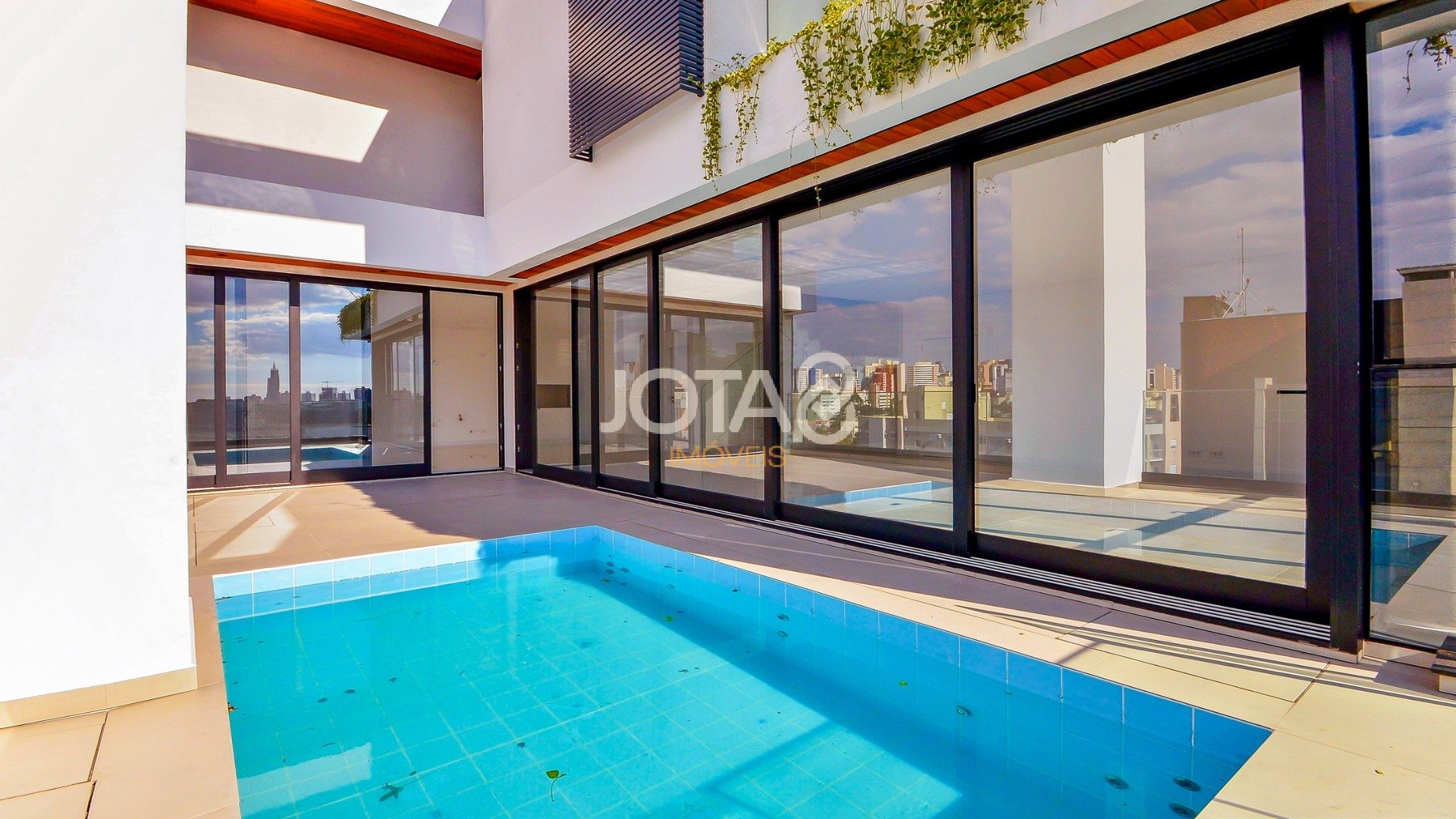 COBERTURA DUPLEX NOVA 4 SUÍTES 4 VAGAS BAIRRO BATEL