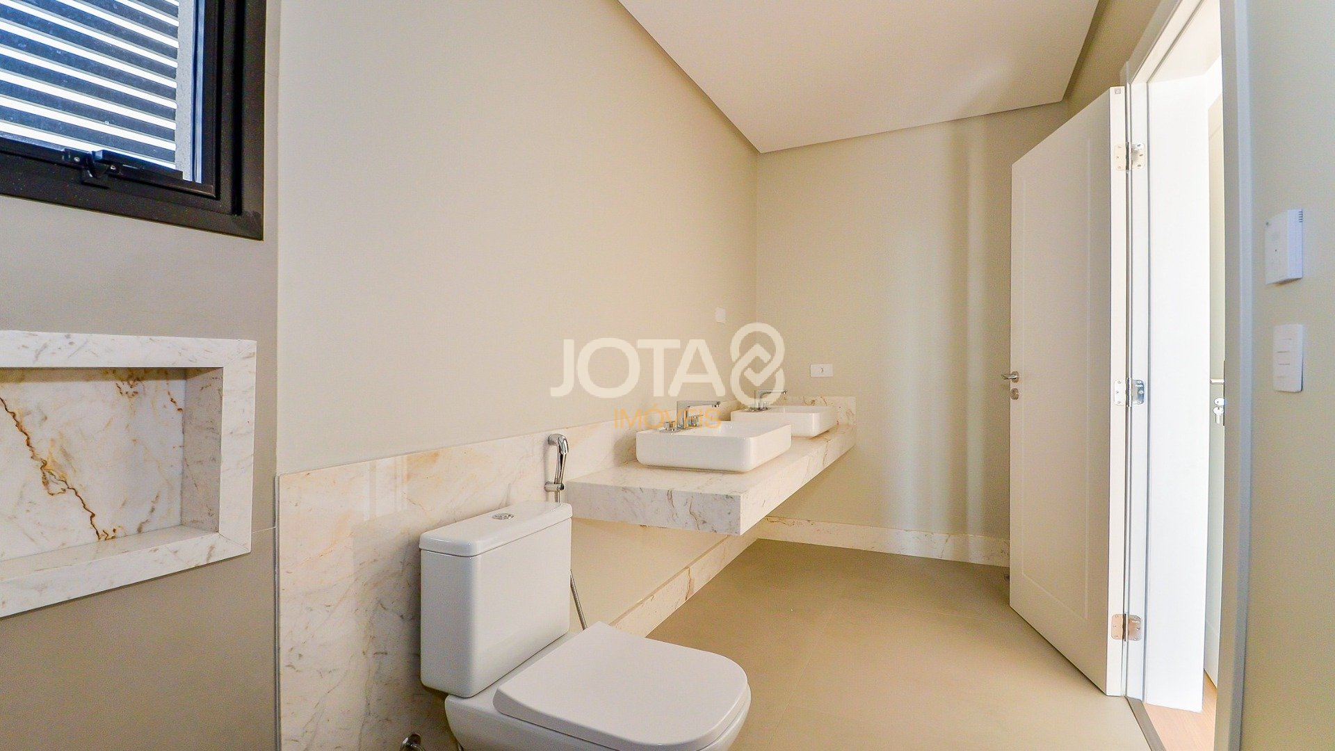 COBERTURA DUPLEX NOVA 4 SUÍTES 4 VAGAS BAIRRO BATEL