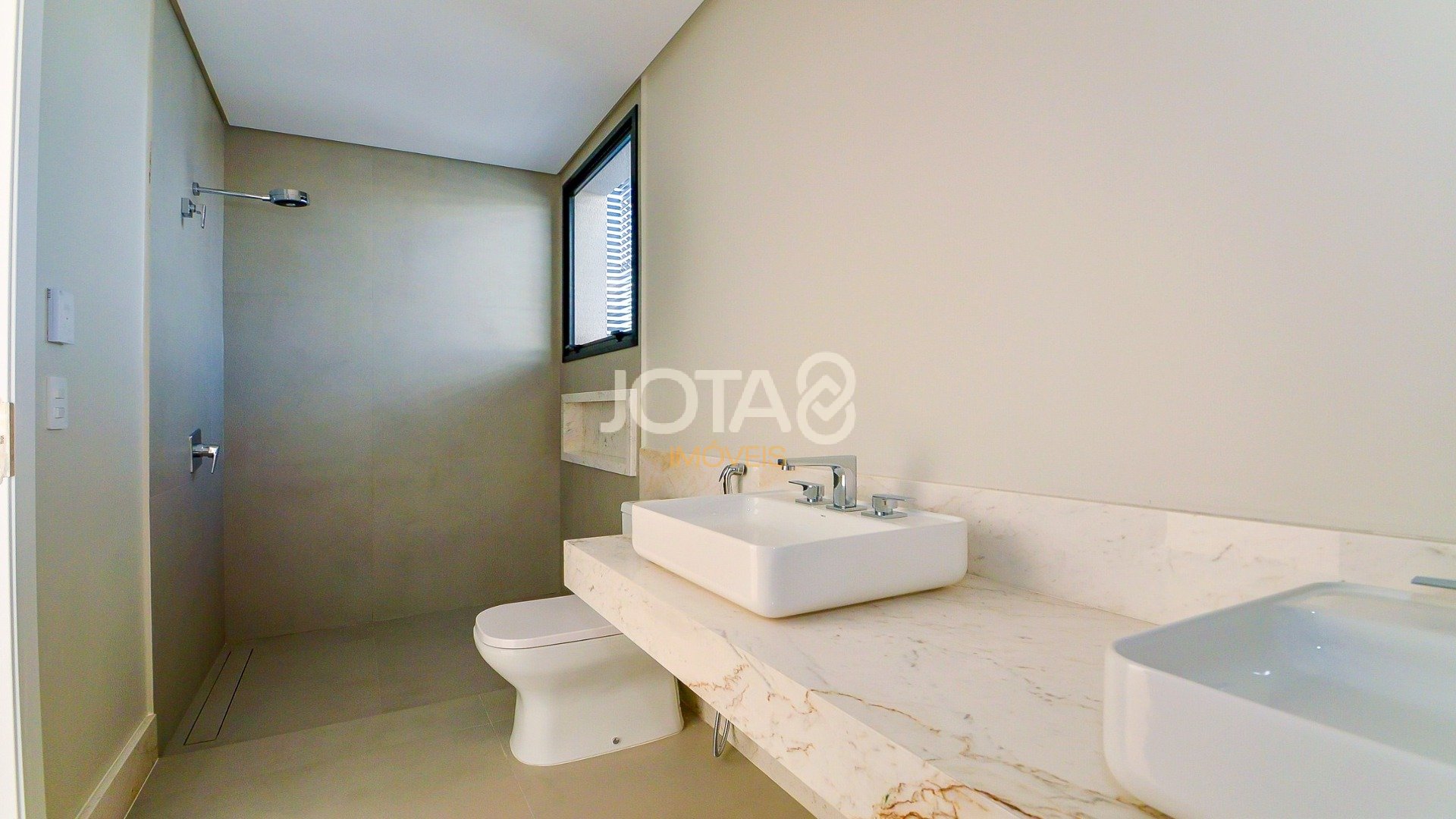COBERTURA DUPLEX NOVA 4 SUÍTES 4 VAGAS BAIRRO BATEL