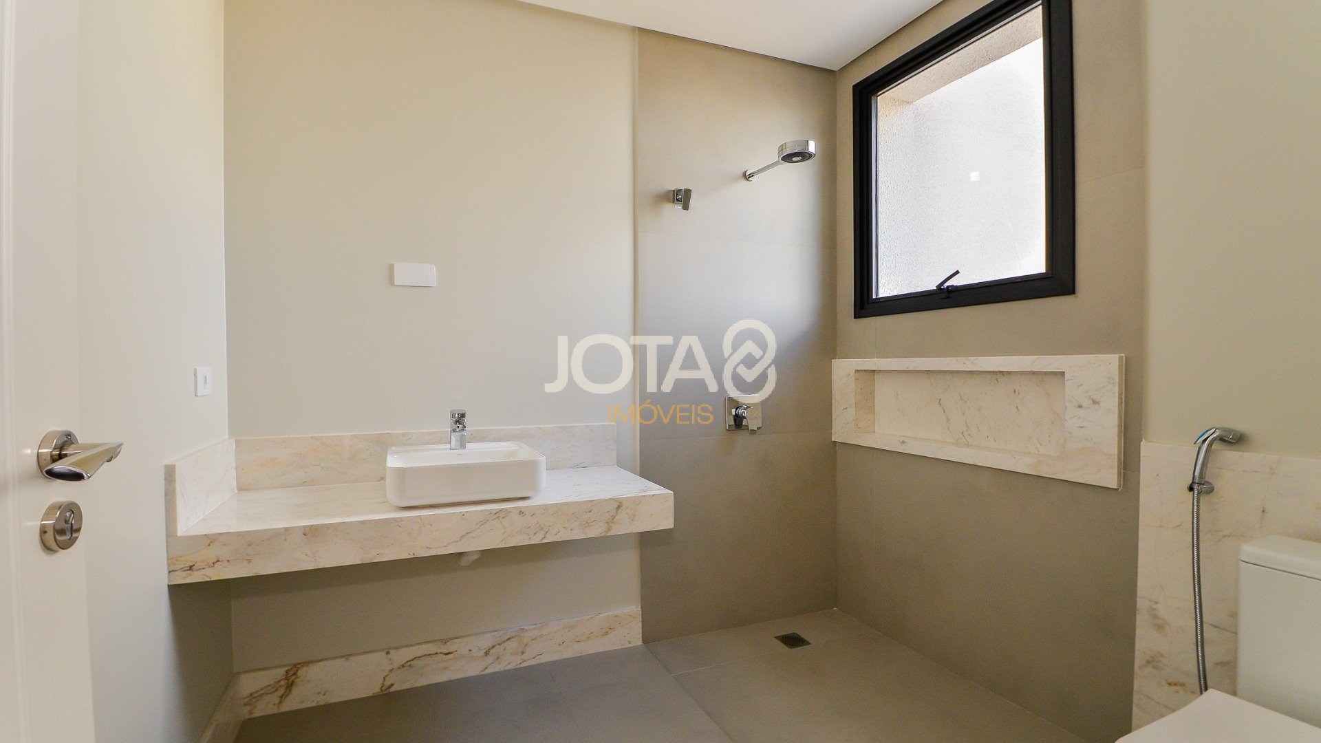 COBERTURA DUPLEX NOVA 4 SUÍTES 4 VAGAS BAIRRO BATEL