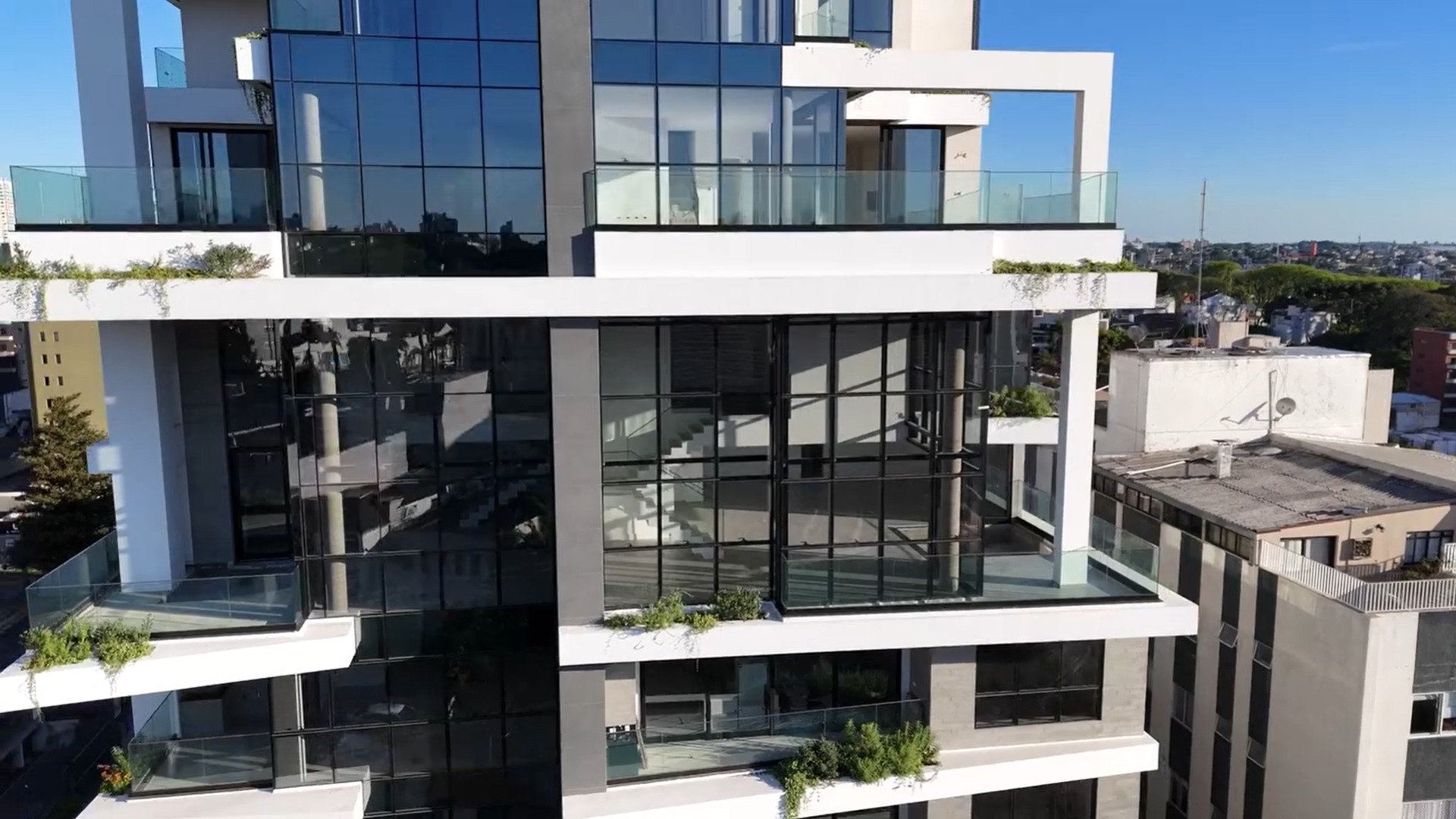 COBERTURA DUPLEX NOVA ENTREGUE 4 SUÍTES 4 VAGAS BAIRRO BATEL SEMINÁRIO