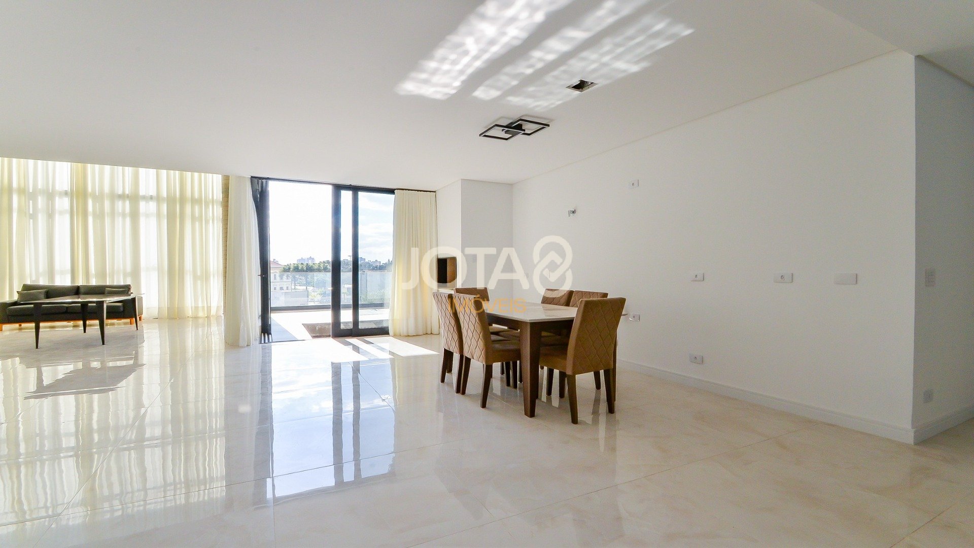APARTAMENTO DUPLEX NOVO 4 SUÍTES 5 VAGAS BATEL