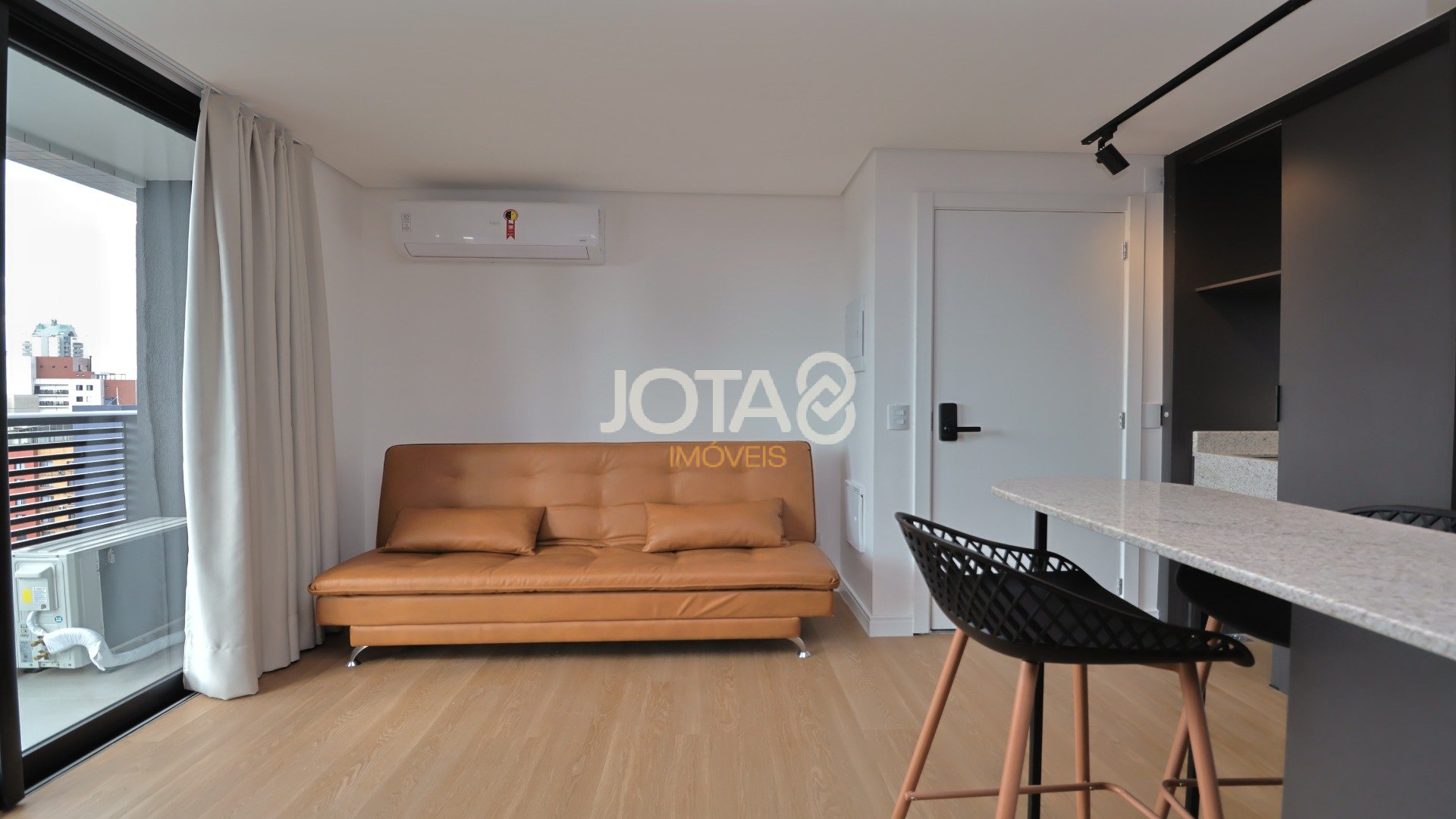 STUDIO PARA ALUGAR EM ÓTIMA LOCALIZAÇÃO NO BATEL