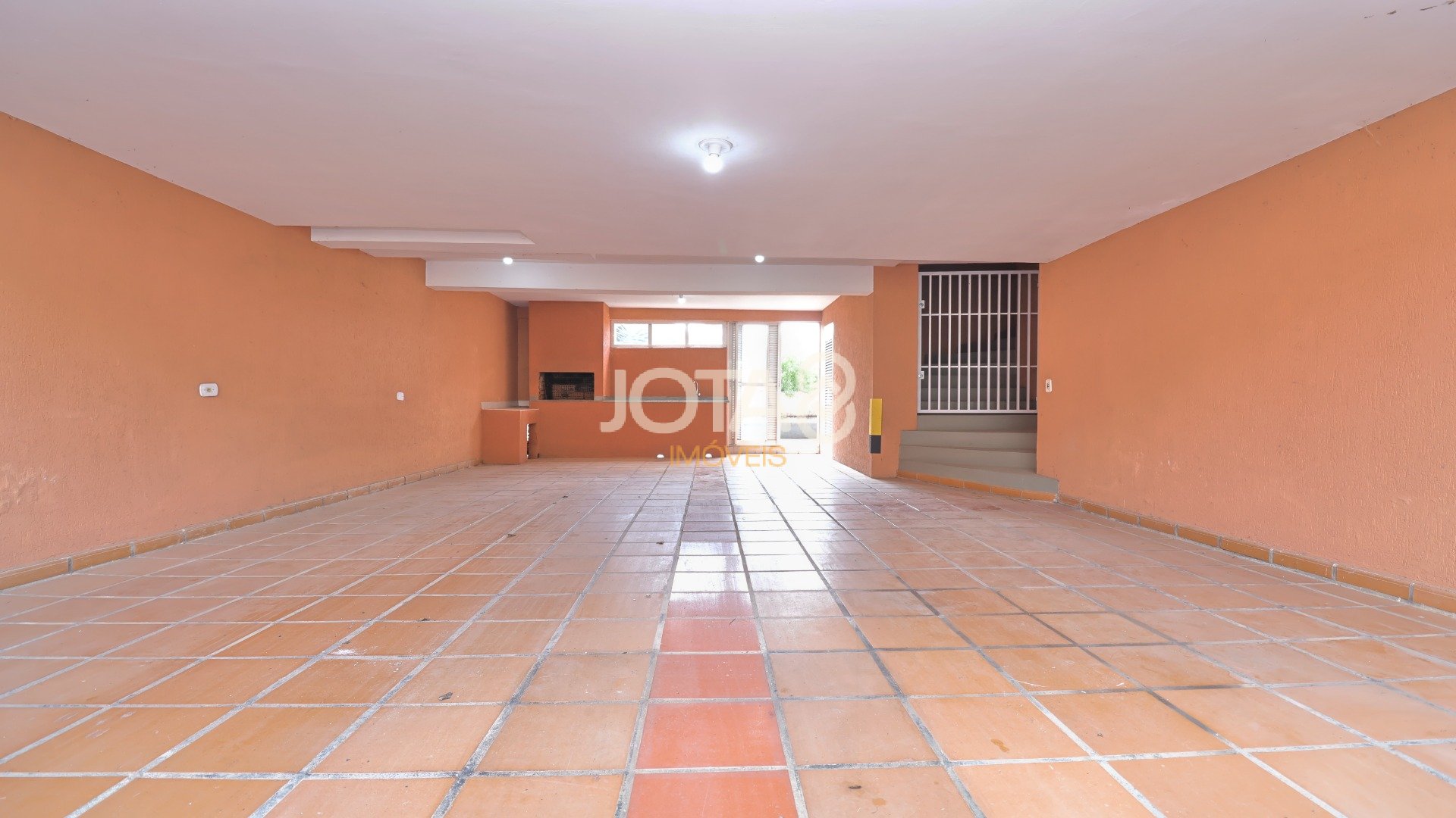 CASA COM 04 QUARTOS PRÓXIMA AO BOSQUE DO ALEMÃO