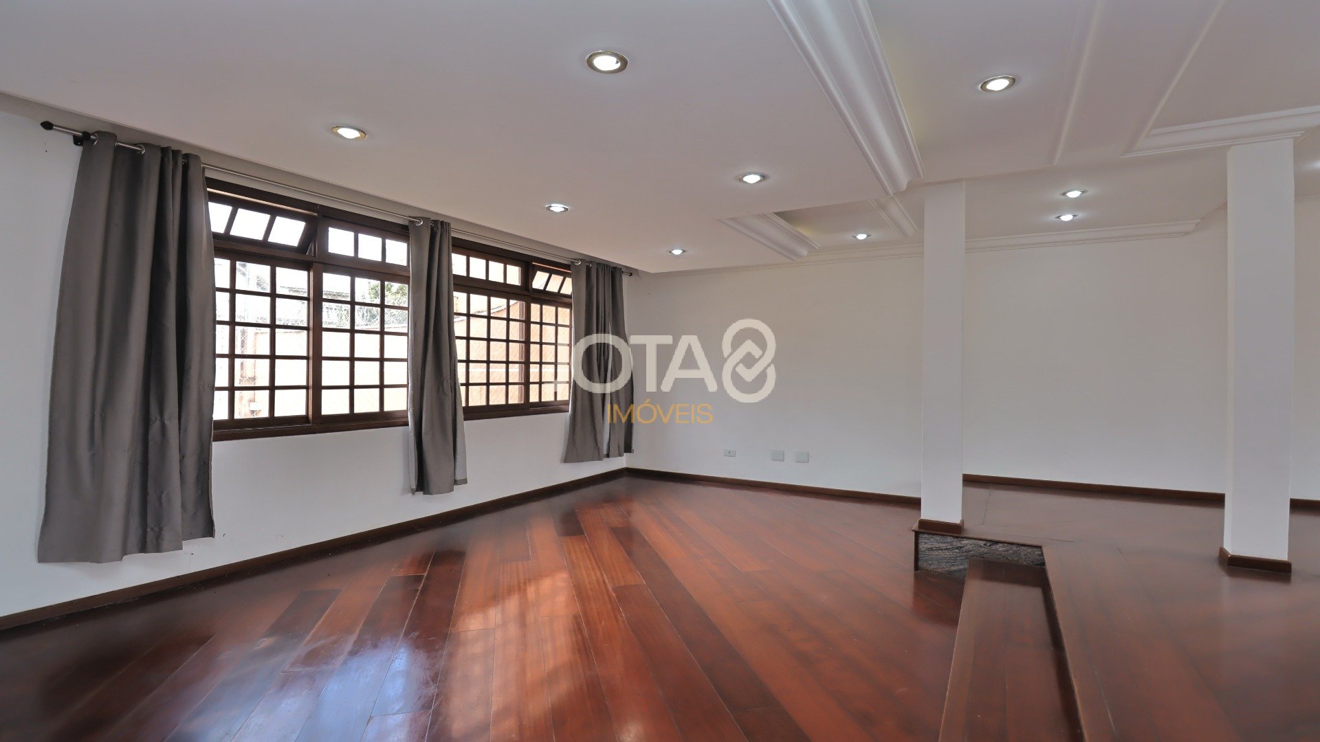CASA COM 04 QUARTOS PRÓXIMA AO BOSQUE DO ALEMÃO