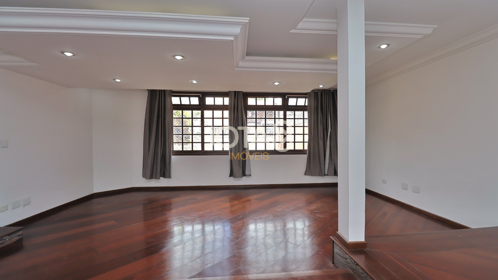 CASA COM 04 QUARTOS PRÓXIMA AO BOSQUE DO ALEMÃO