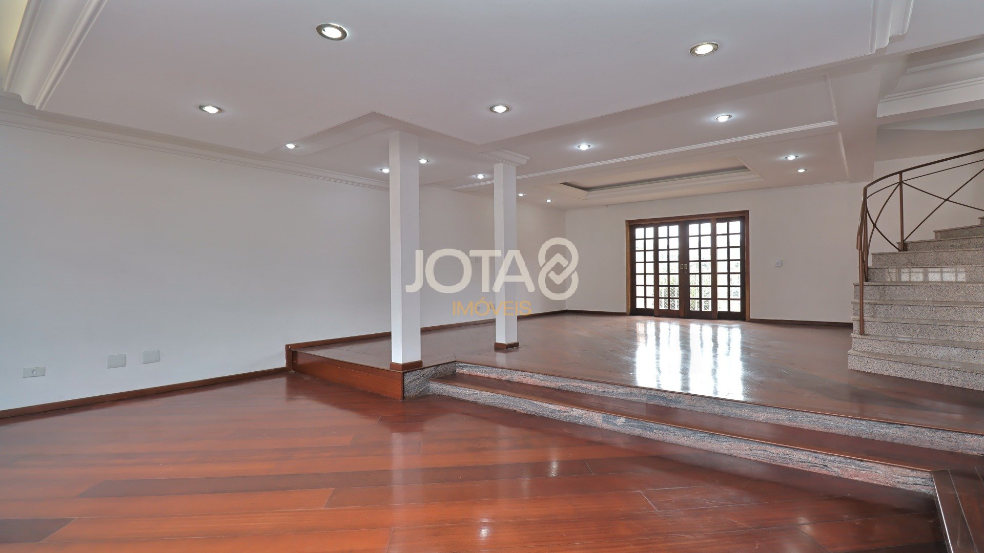 CASA COM 04 QUARTOS PRÓXIMA AO BOSQUE DO ALEMÃO