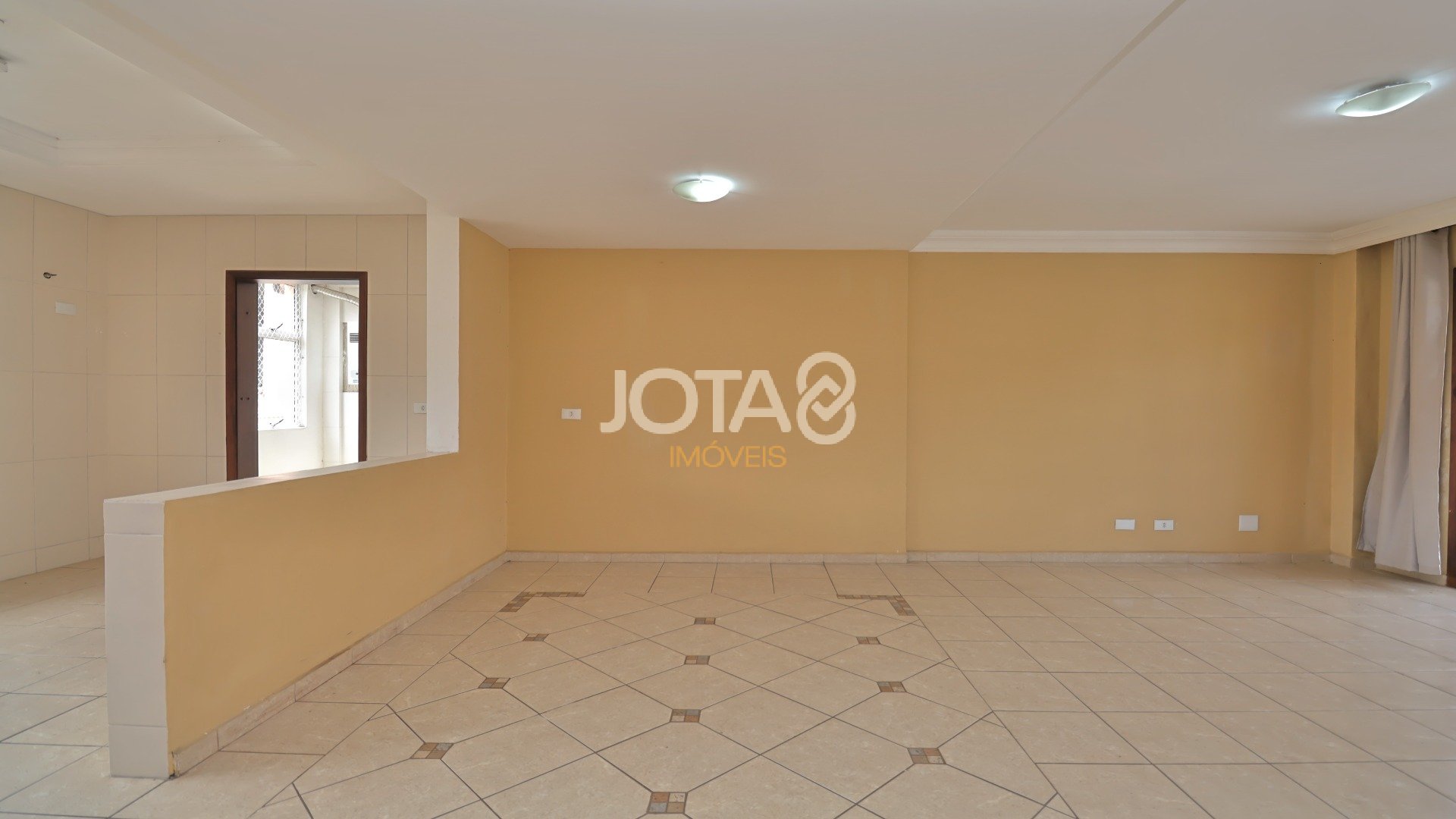 CASA COM 04 QUARTOS PRÓXIMA AO BOSQUE DO ALEMÃO