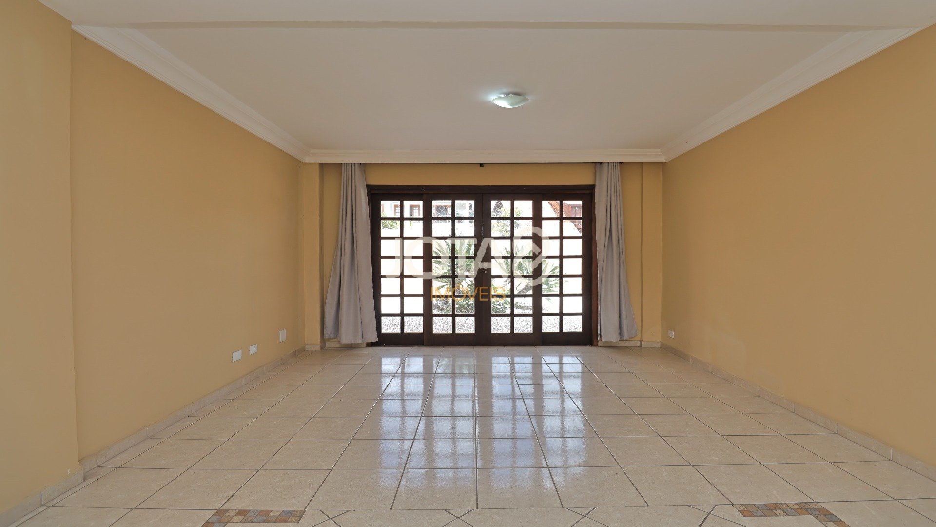 CASA COM 04 QUARTOS PRÓXIMA AO BOSQUE DO ALEMÃO
