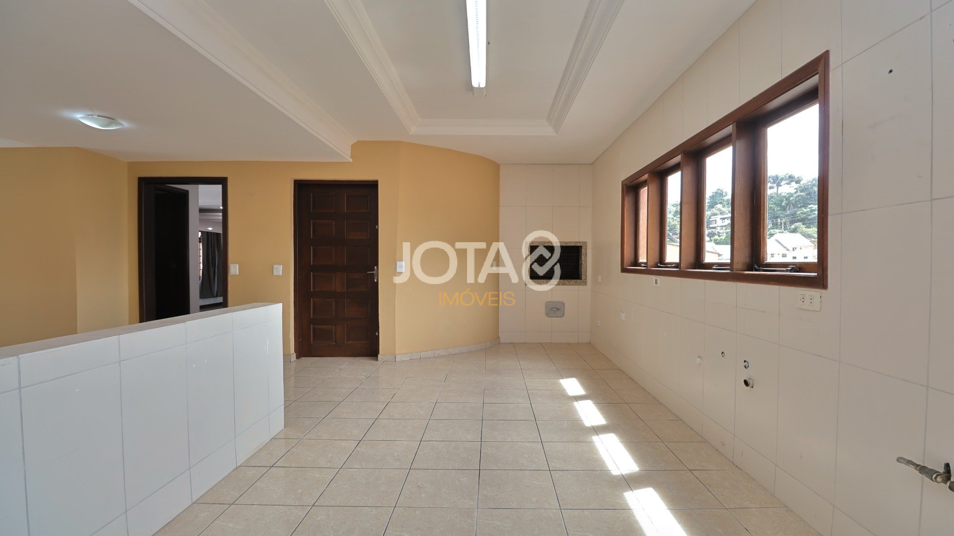 CASA COM 04 QUARTOS PRÓXIMA AO BOSQUE DO ALEMÃO