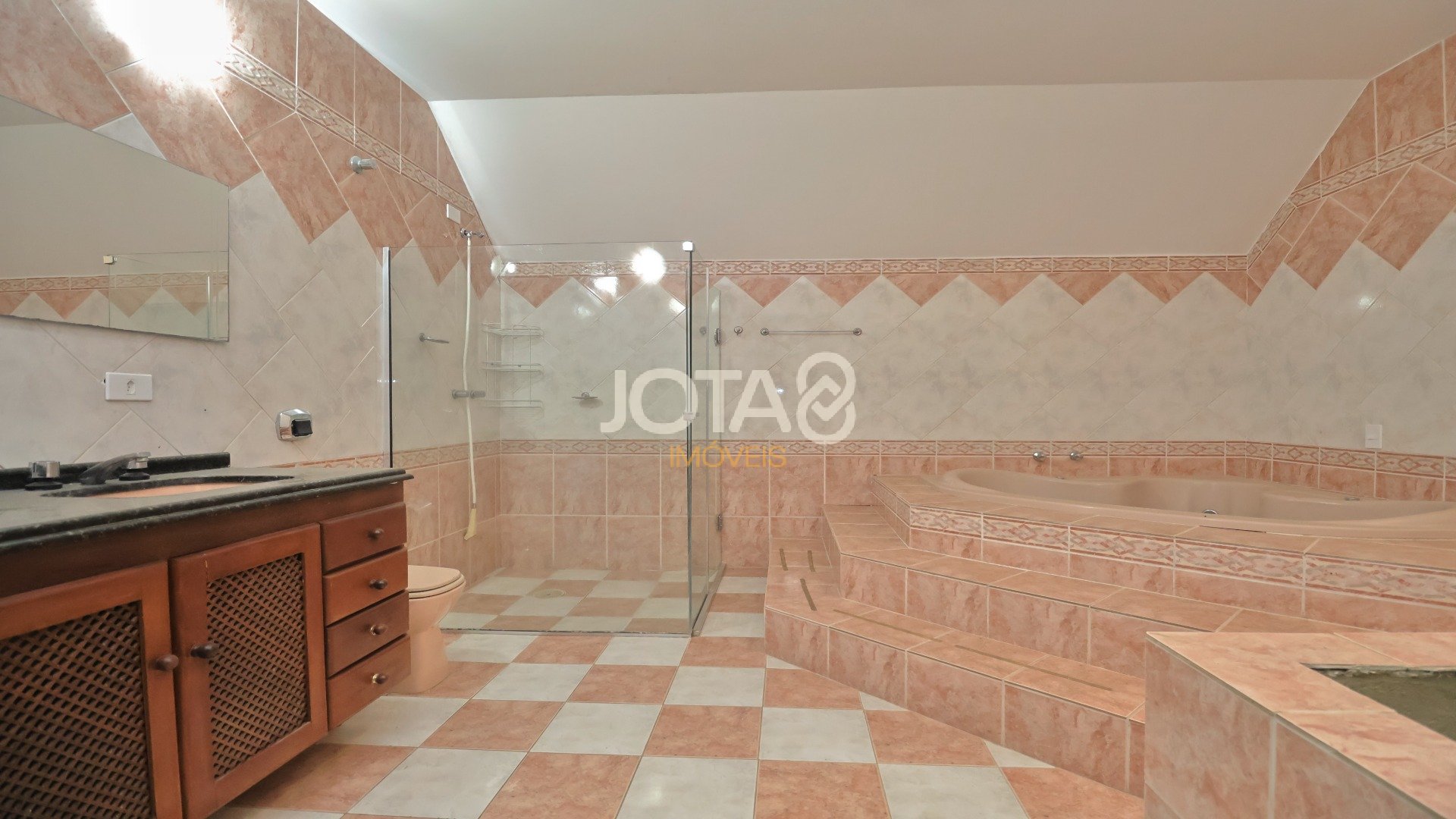 CASA COM 04 QUARTOS PRÓXIMA AO BOSQUE DO ALEMÃO