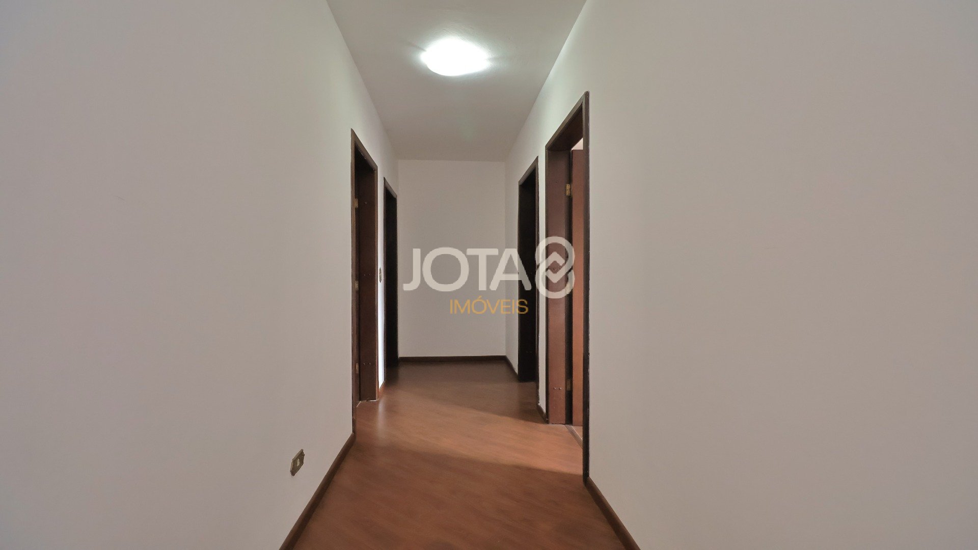CASA COM 04 QUARTOS PRÓXIMA AO BOSQUE DO ALEMÃO