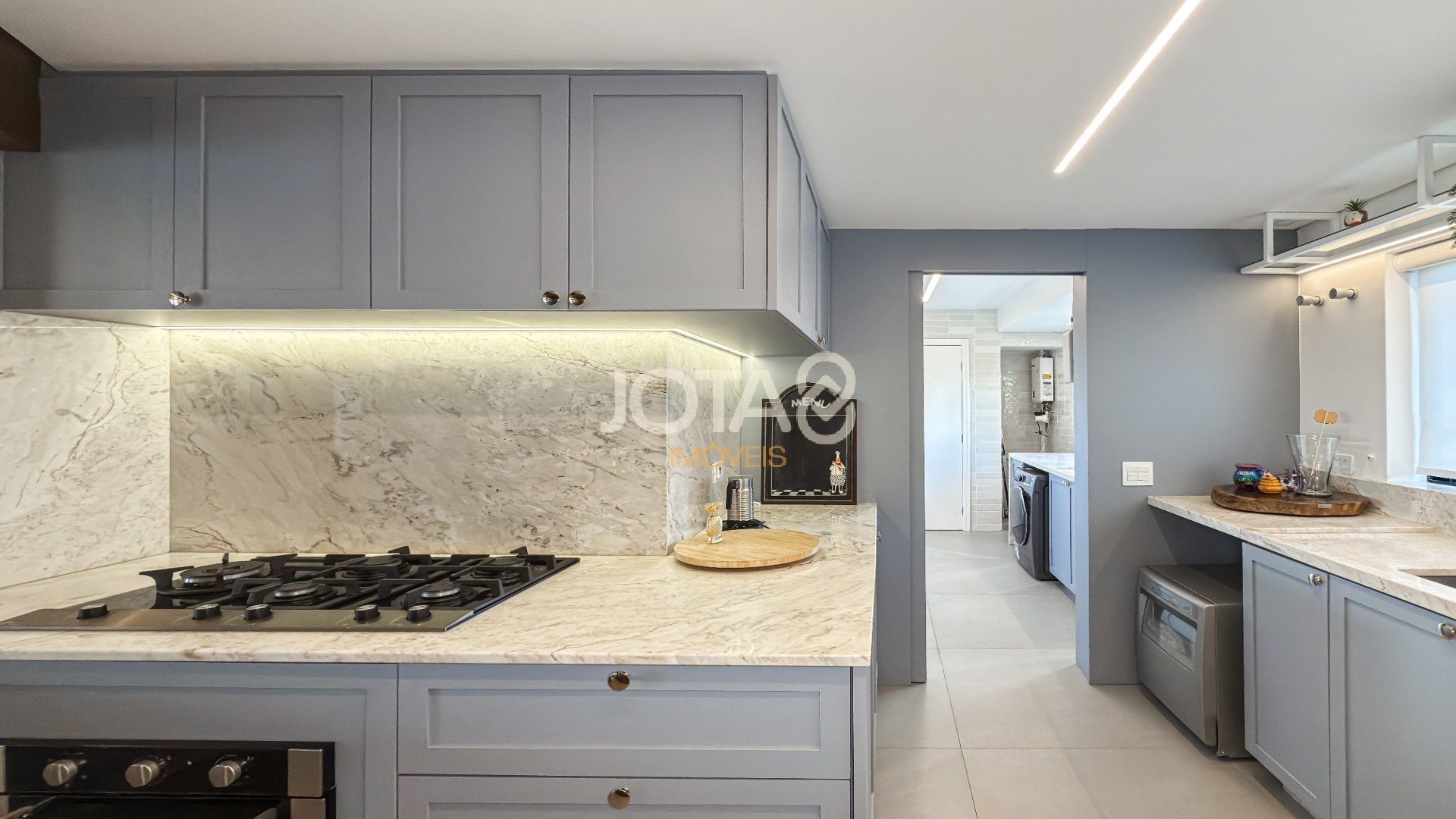 APARTAMENTO TODO REFORMADO NO BIGORRILHO !