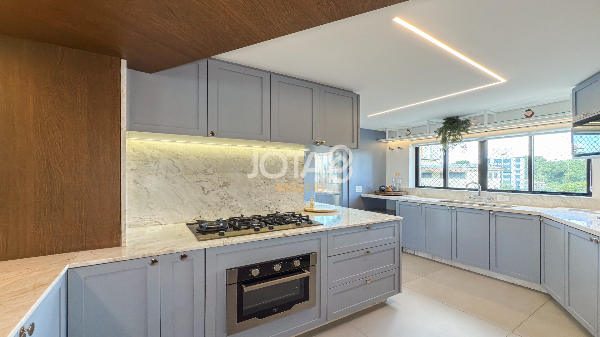 APARTAMENTO TODO REFORMADO NO BIGORRILHO !