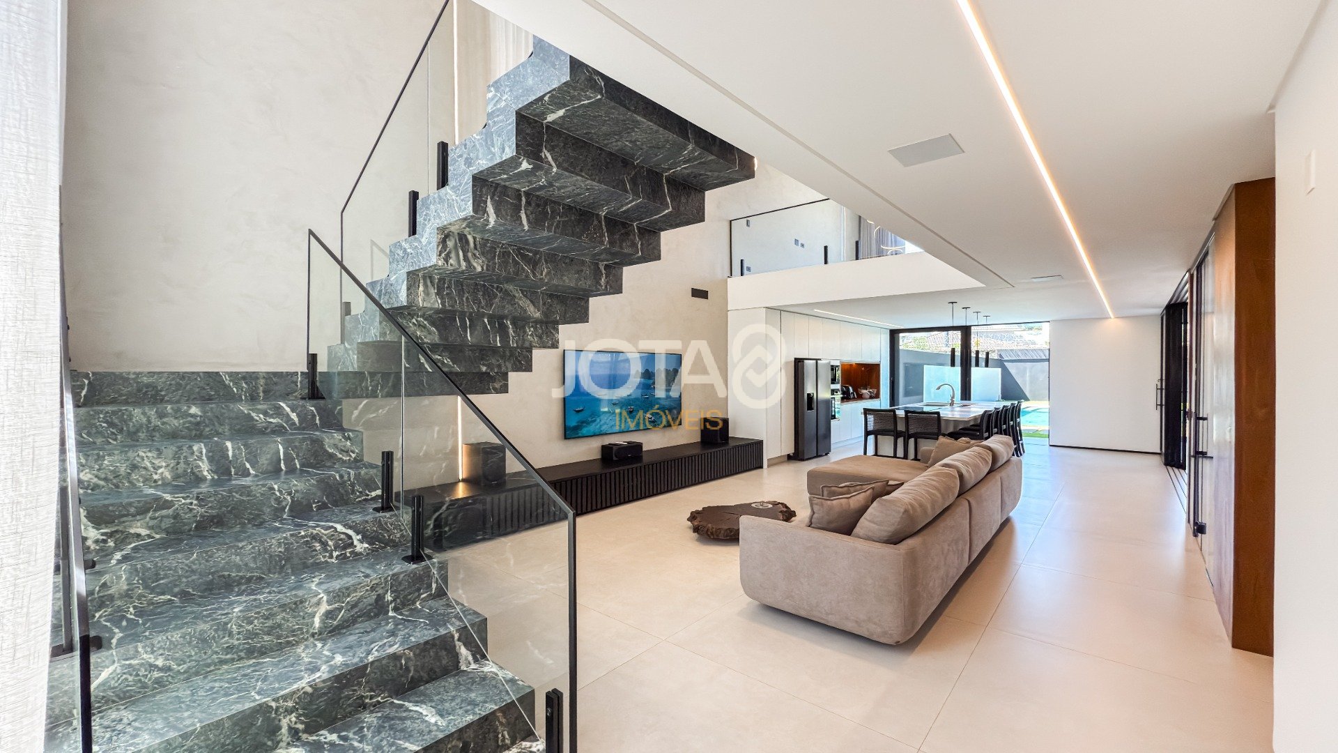 CASA NOVA, MODERNA, 3 SUÍTES, CAMPO COMPRIDO!