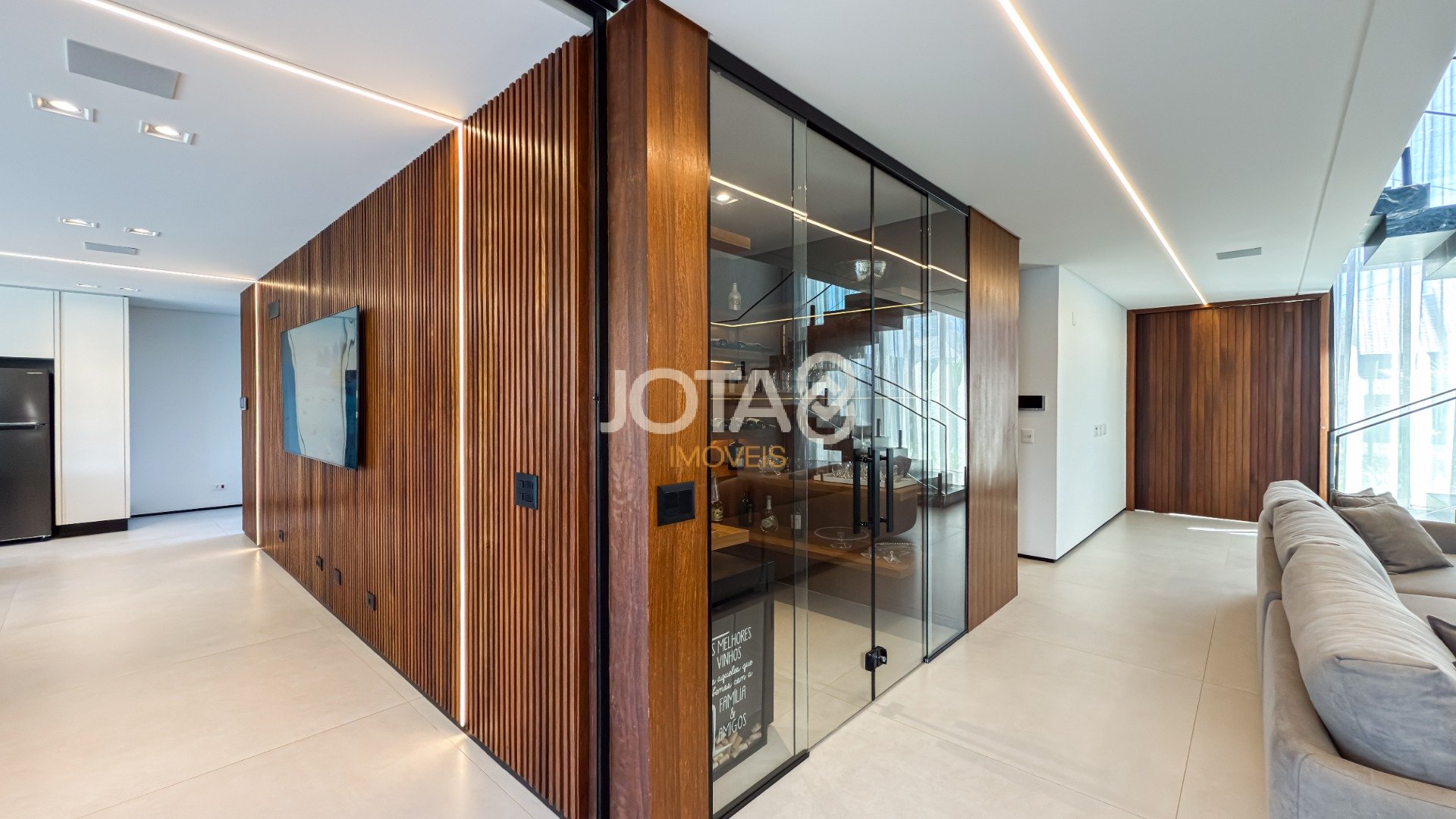 CASA NOVA, MODERNA, 3 SUÍTES, CAMPO COMPRIDO!