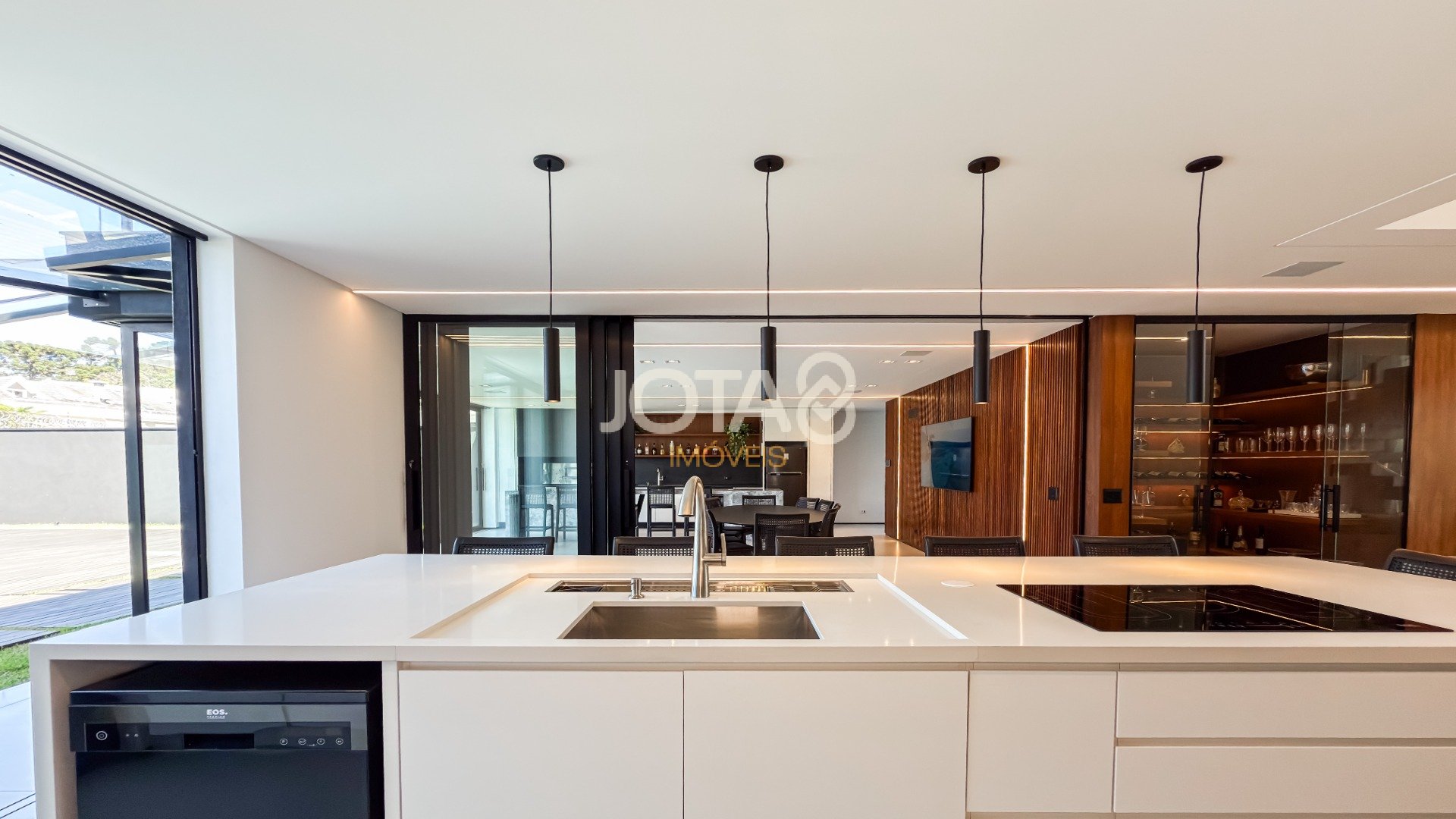 CASA NOVA, MODERNA, 3 SUÍTES, CAMPO COMPRIDO!