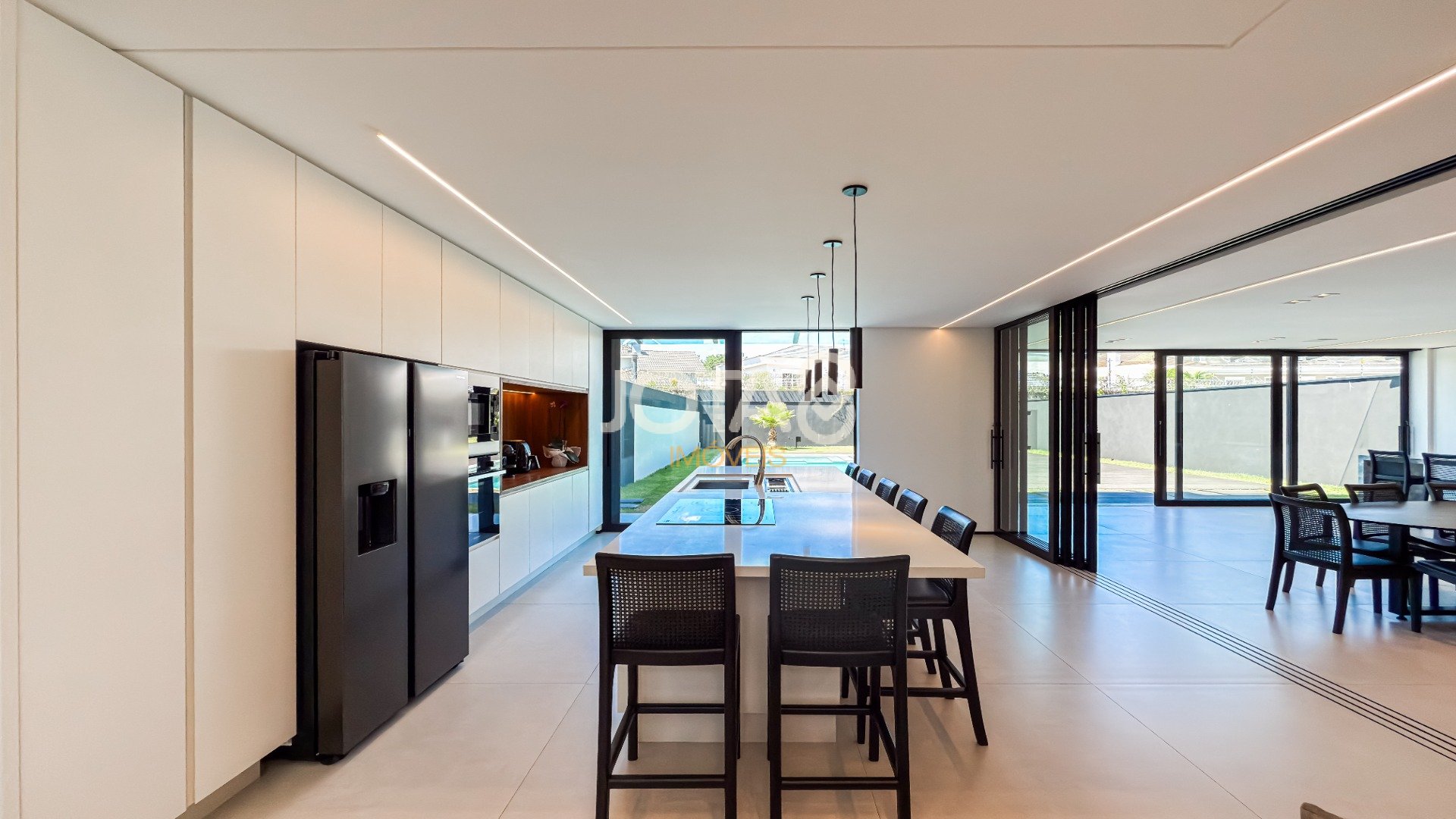 CASA NOVA, MODERNA, 3 SUÍTES, CAMPO COMPRIDO!