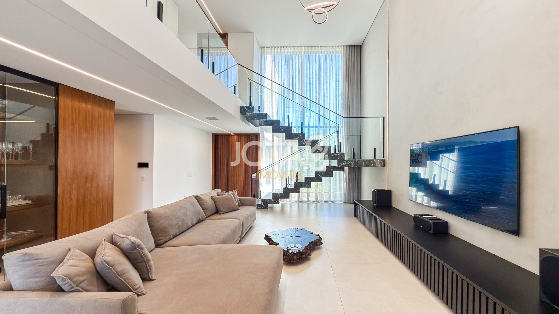 CASA NOVA, MODERNA, 3 SUÍTES, CAMPO COMPRIDO!