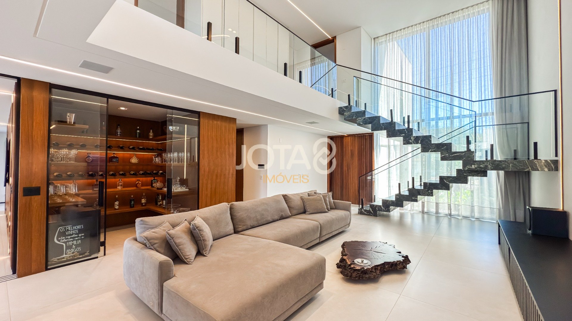 CASA NOVA, MODERNA, 3 SUÍTES, CAMPO COMPRIDO!