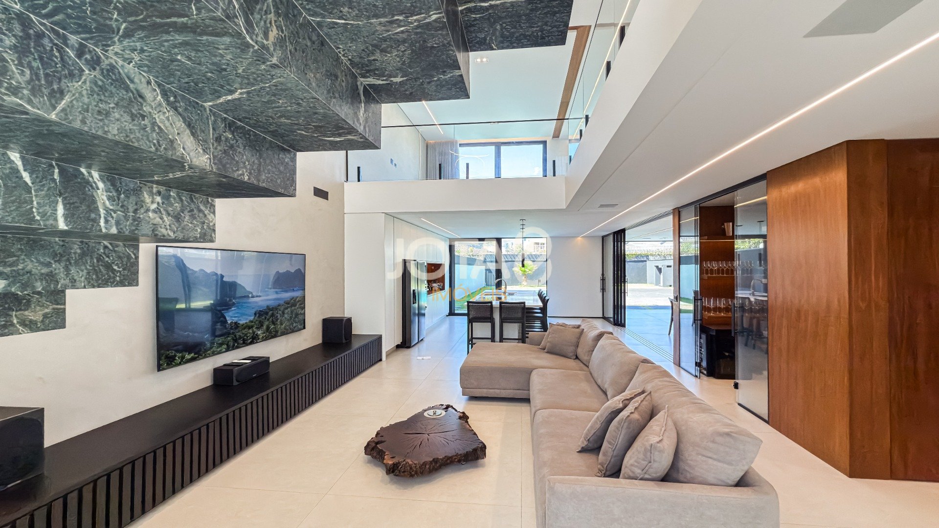 CASA NOVA, MODERNA, 3 SUÍTES, CAMPO COMPRIDO!
